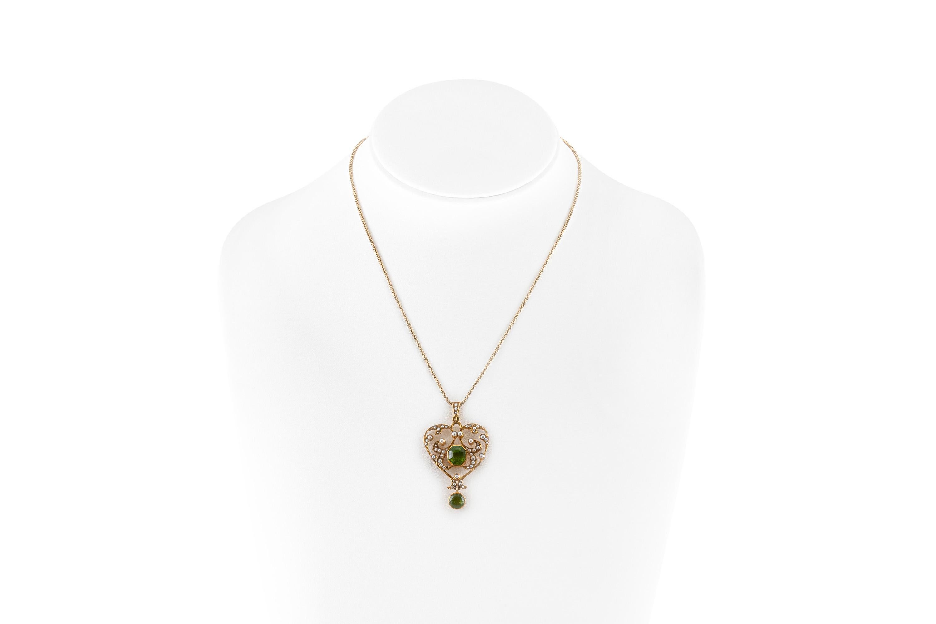 Collier à pendentif en forme de cœur avec perles et tourmalines Unisexe en vente