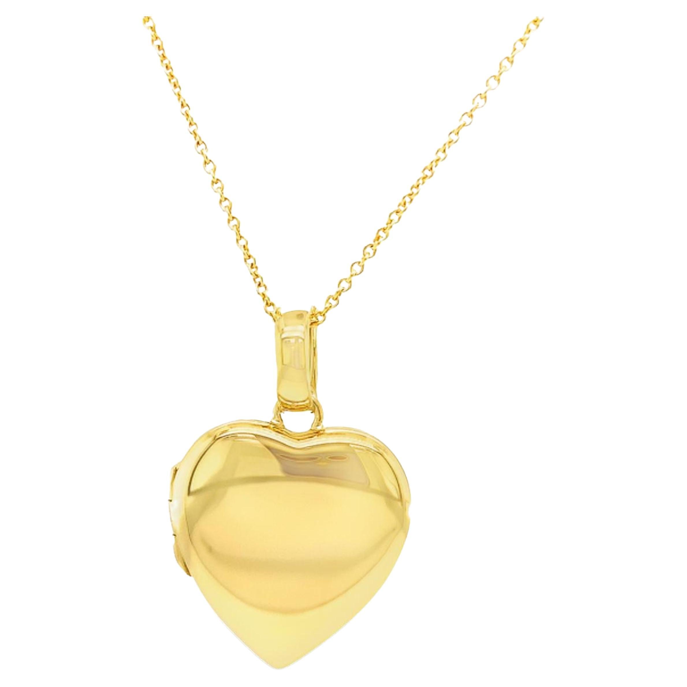 Heart Locket Pendant - 18k Yellow Gold - Robust Design - for Two Pictures In New Condition For Sale In Pforzheim, DE