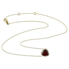 Chaîne collier pendentif en forme de cœur en grenat rouge et diamants en or jaune 14 carats