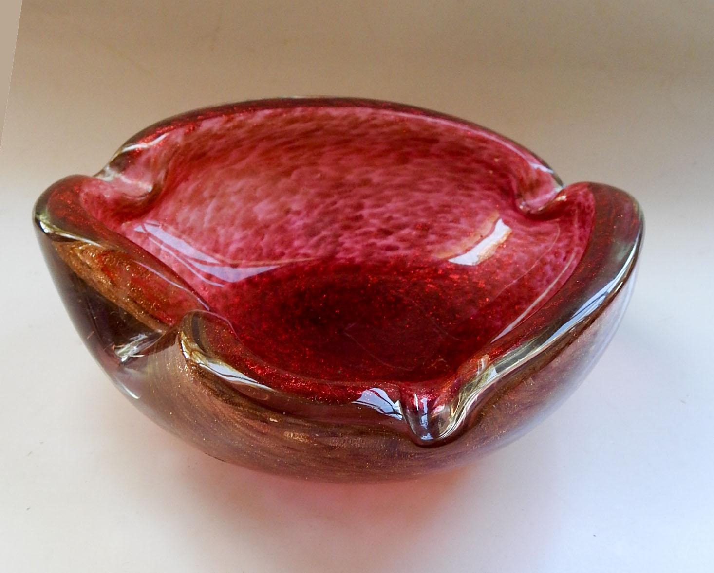 20th Century Heart Shaped Red Pink Gold Sparkles Murano Glass Bowl For Sale