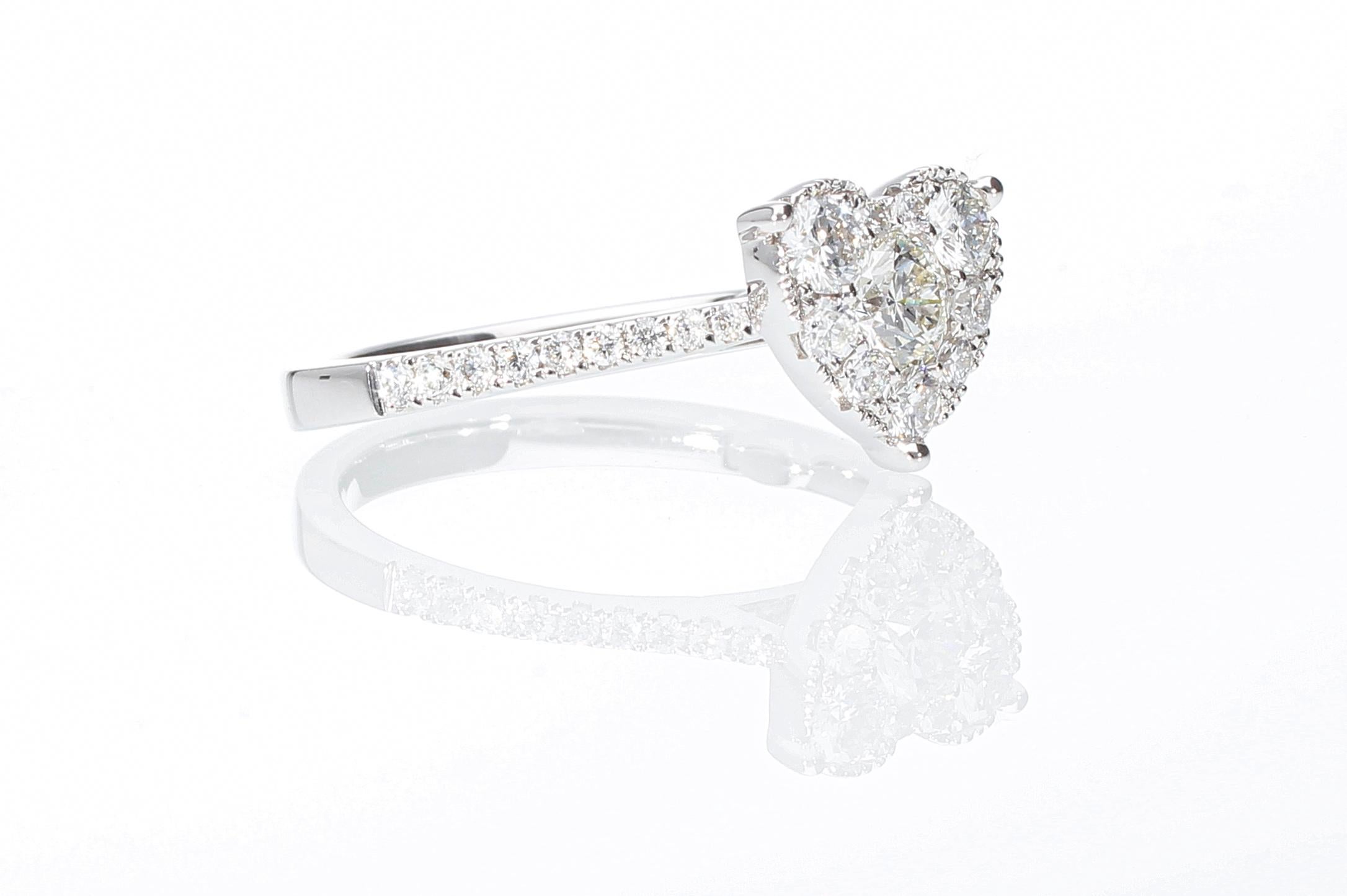 Bague de fiançailles en forme de cœur avec 0,75 carat de diamants en vente 5