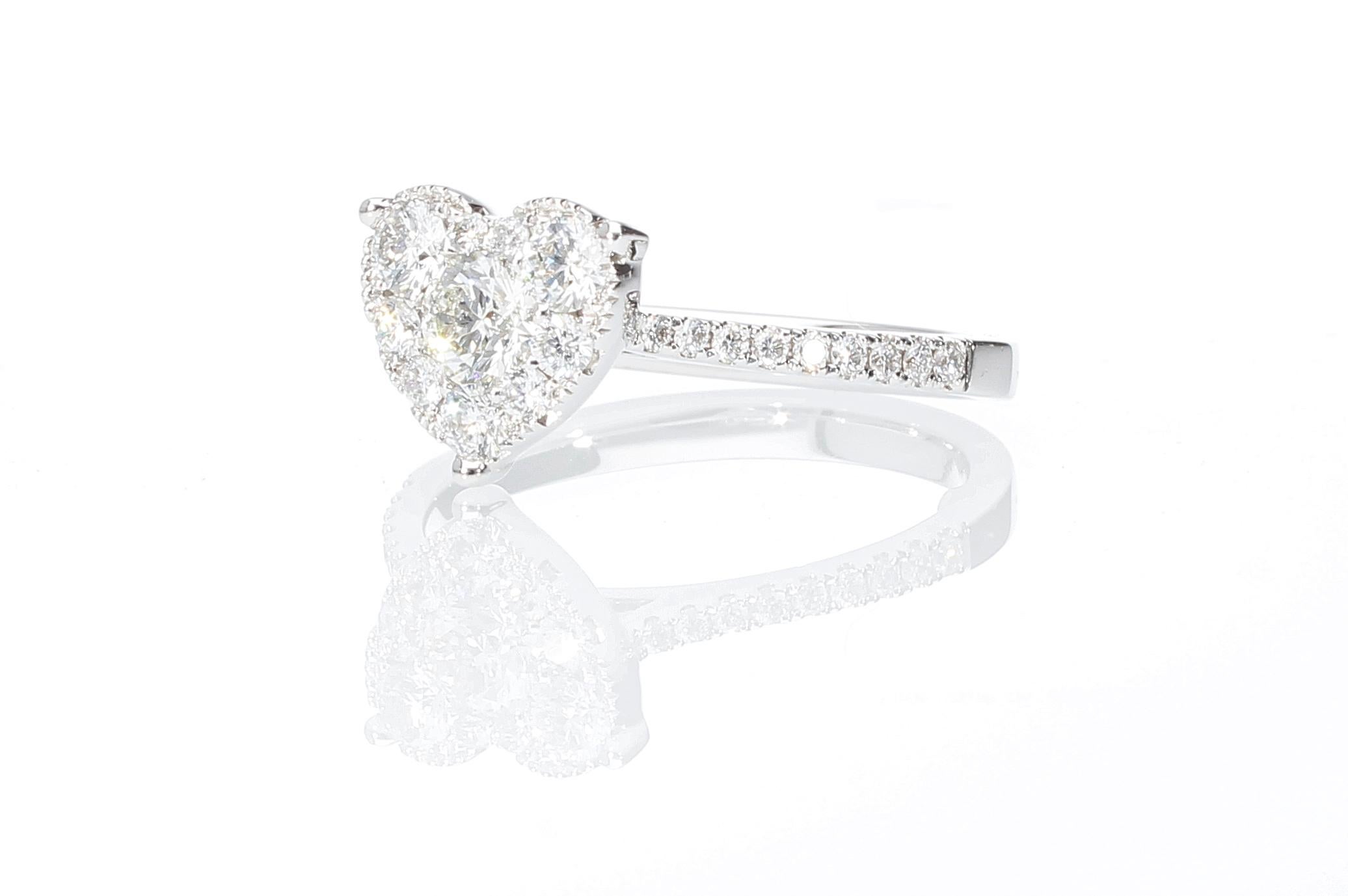 Women's Heart-Shaped Engagement Ring with 0.75 ct of Diamonds For Sale