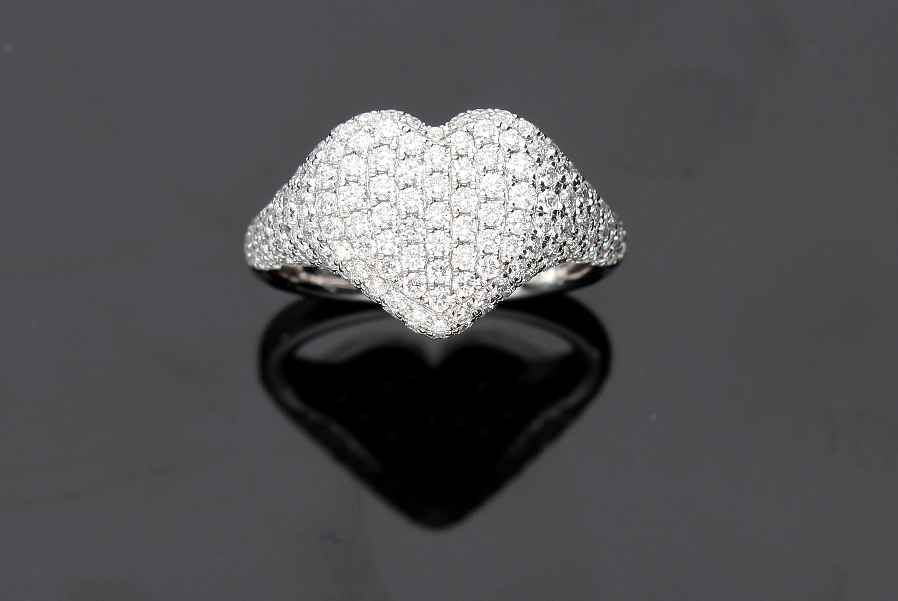 Diamonds ct 1.73, Contemporary Heart Ring in 18 Kt Gold. Made in Italy For Sale 5