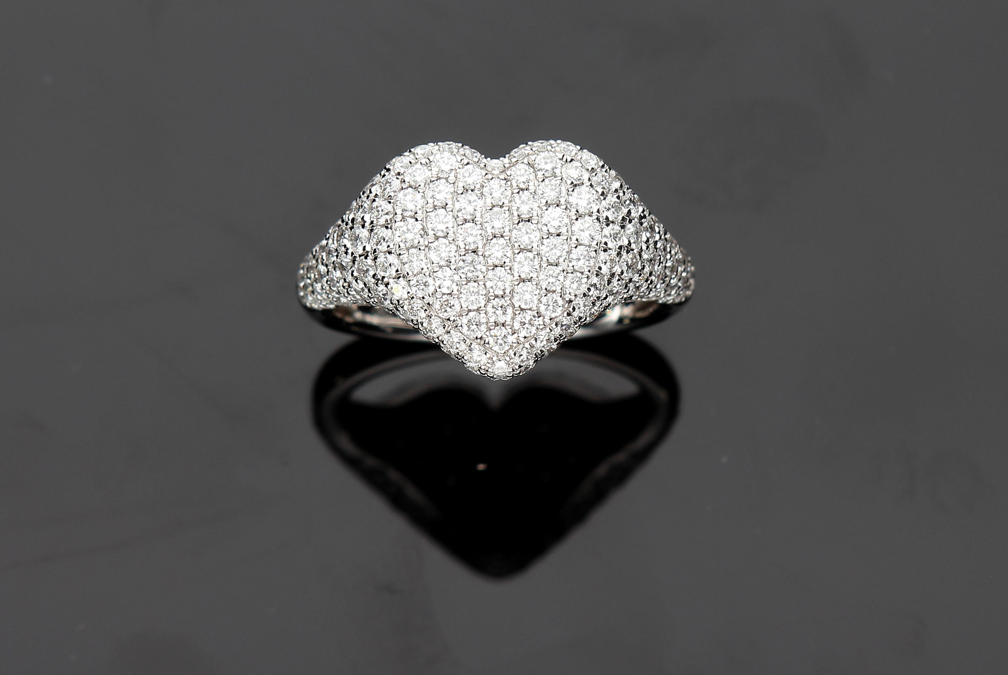 Diamonds ct 1.73, Contemporary Heart Ring in 18 Kt Gold. Made in Italy For Sale 7