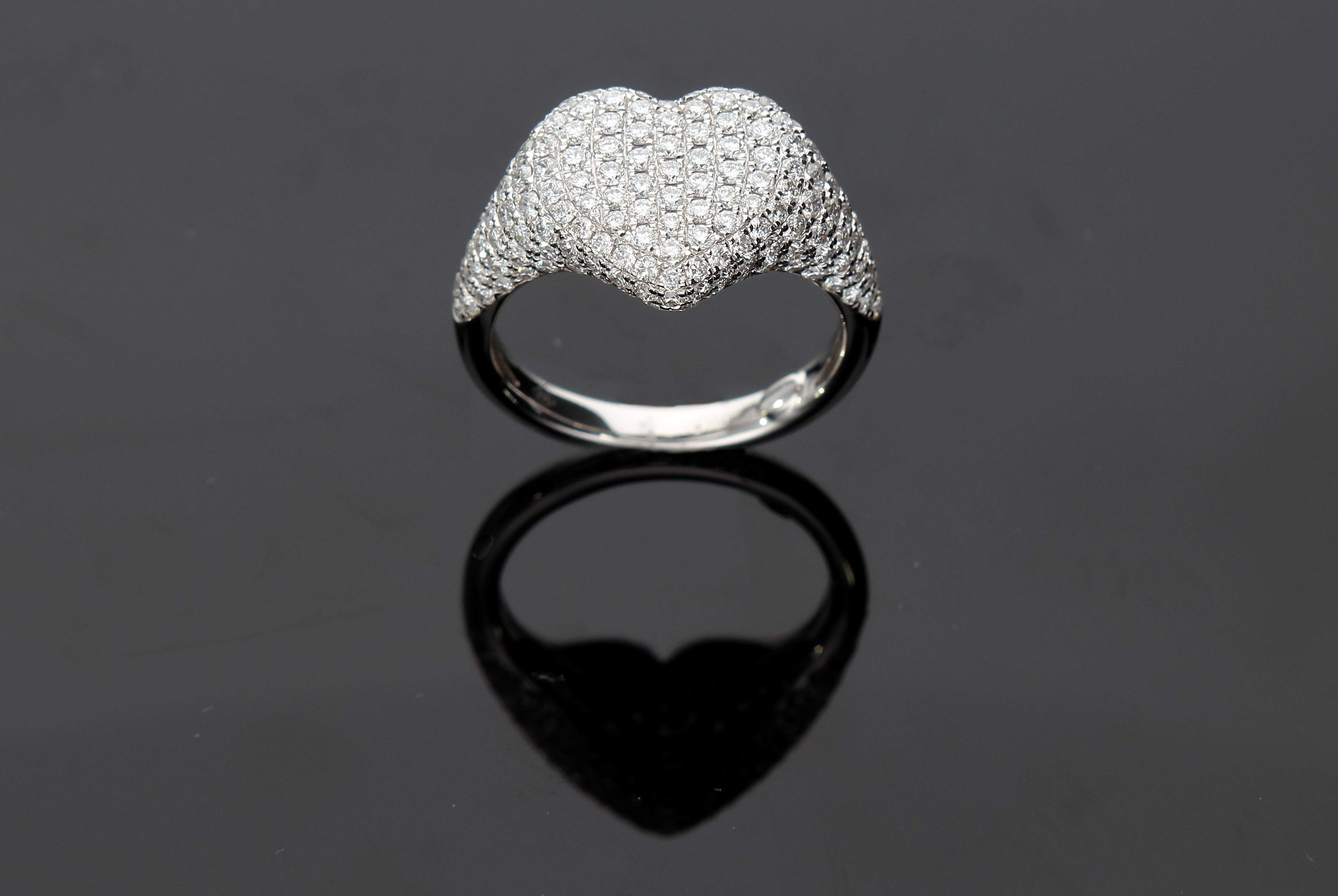 Modern Diamonds ct 1.73, Contemporary Heart Ring in 18 Kt Gold. Made in Italy For Sale