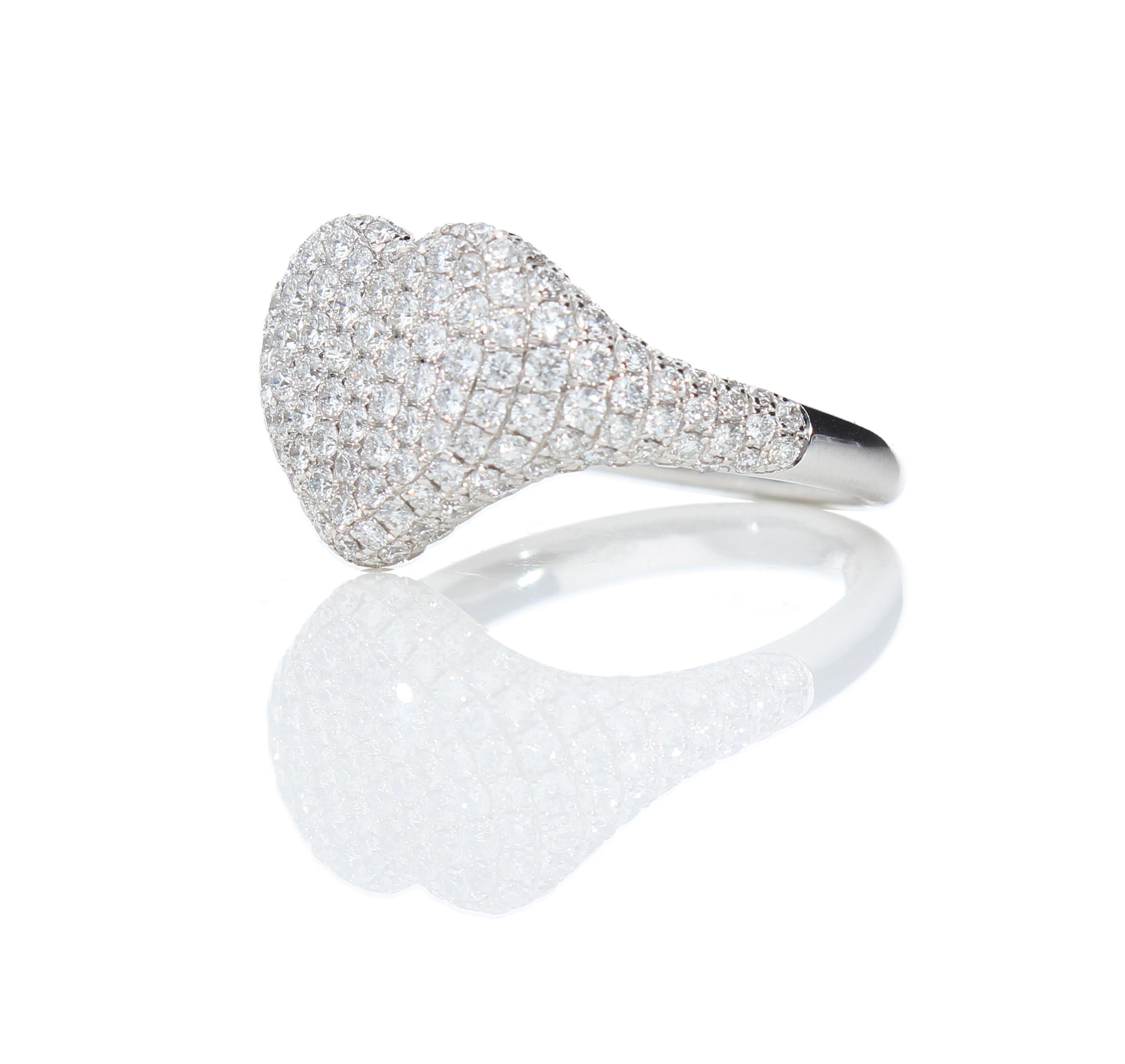 Brilliant Cut Diamonds ct 1.73, Contemporary Heart Ring in 18 Kt Gold. Made in Italy For Sale