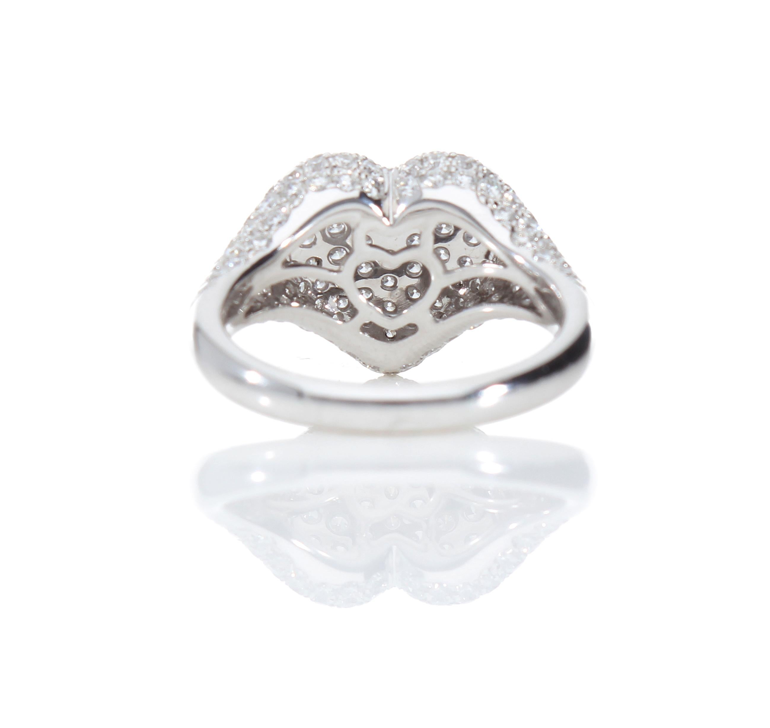 Diamonds ct 1.73, Contemporary Heart Ring in 18 Kt Gold. Made in Italy For Sale 1