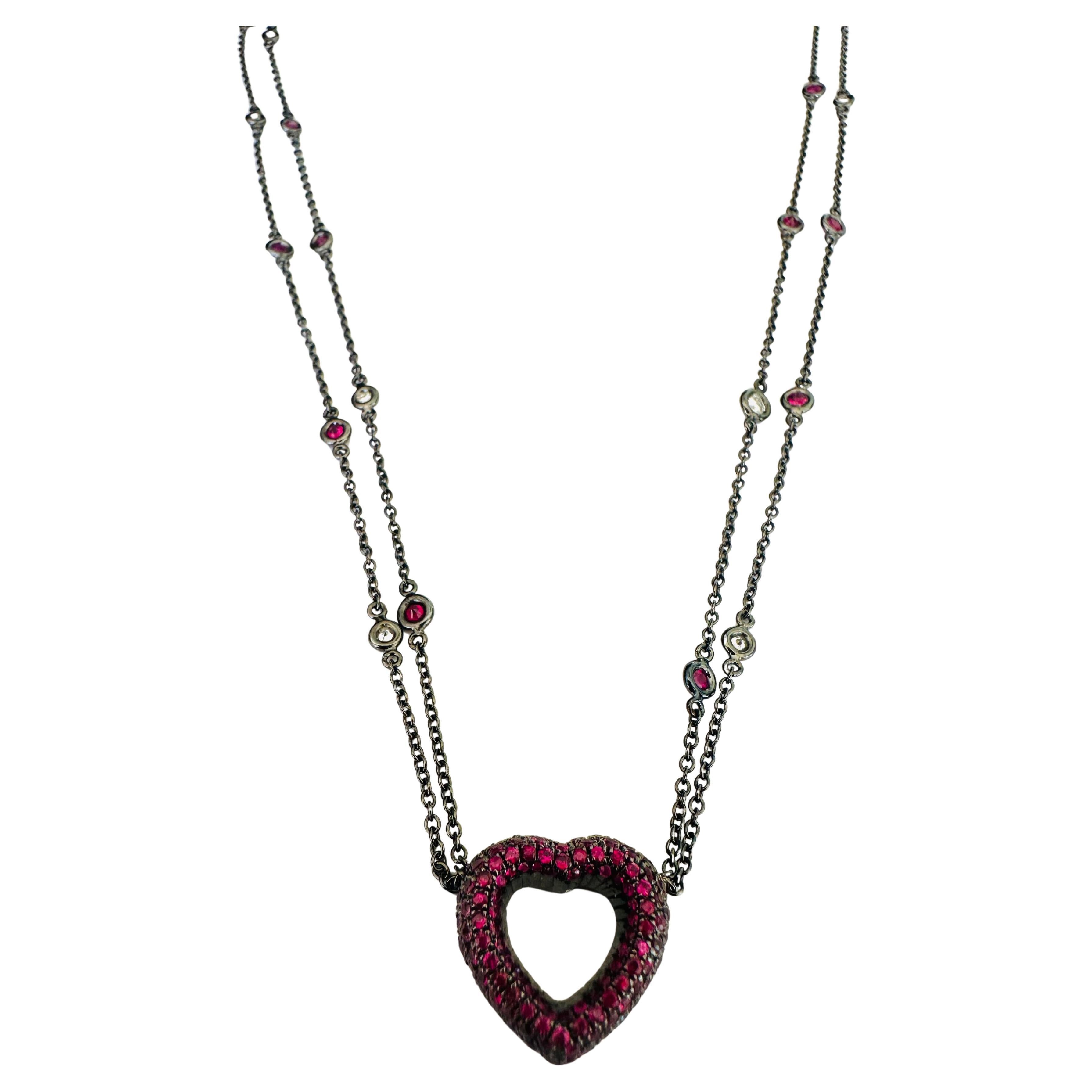 Herzförmiger Rubin-Anhänger und Diamant- und Rubin-Station-Halskette Damen im Angebot