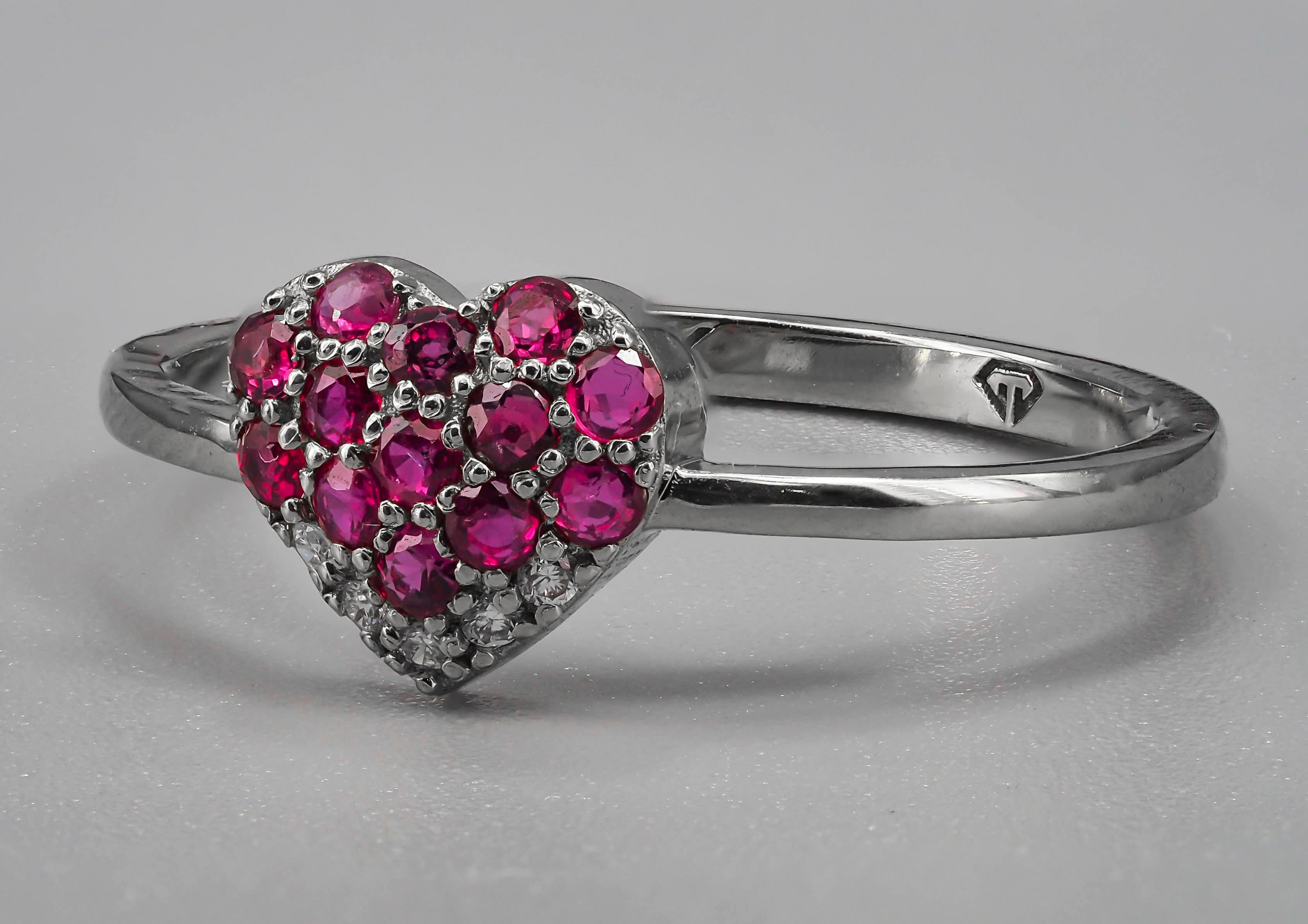 Women's Heart shaped ruby ring.  For Sale