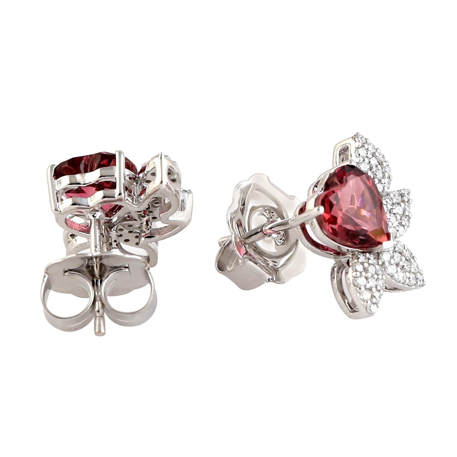 Art Deco Heart Shaped Studs WIth Diamonds Made In 18k White Gold For Sale