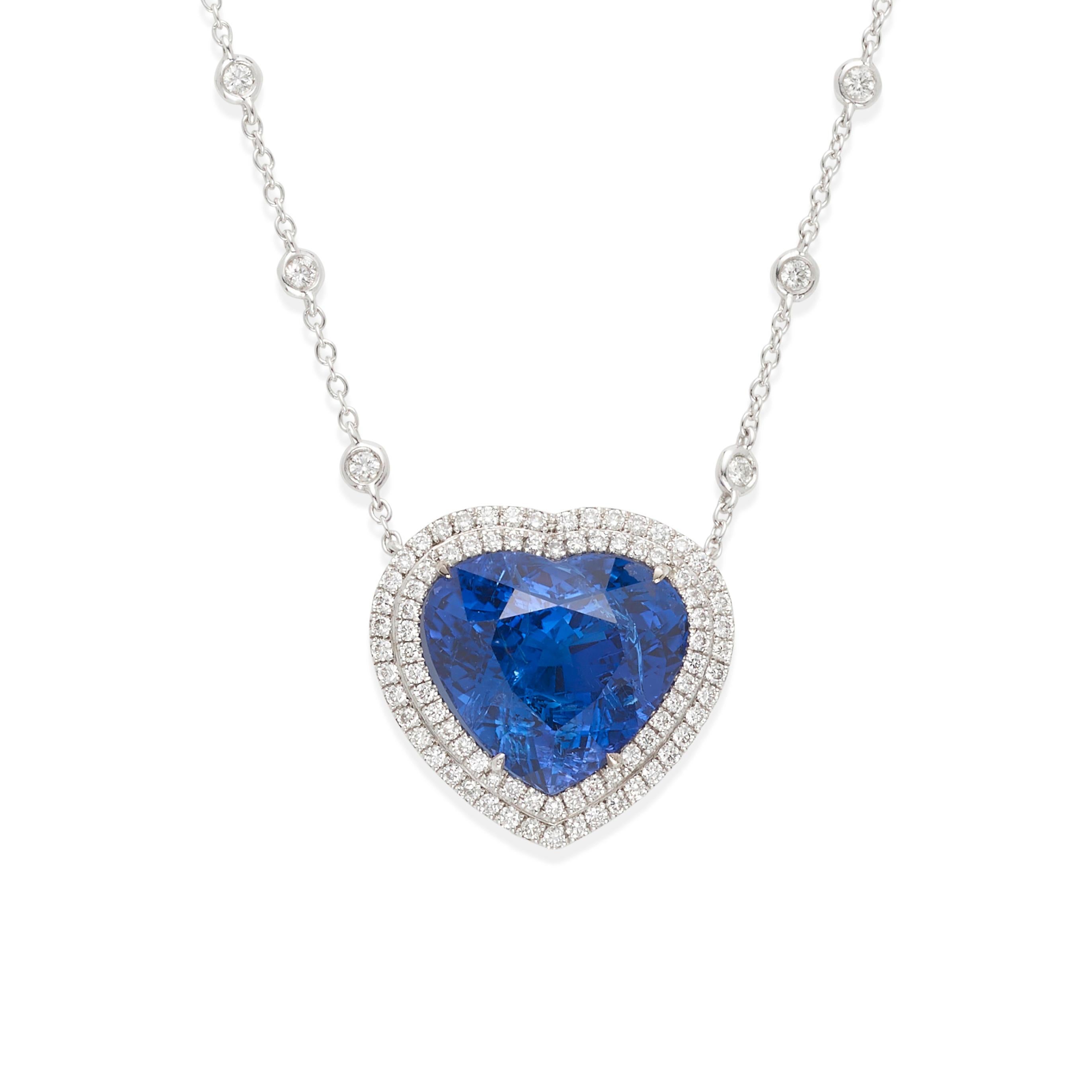 Cuore Collana con tanzanite a forma di cuore e diamanti da 17,63 carati in oro bianco 18 carati con certificato GIA in vendita