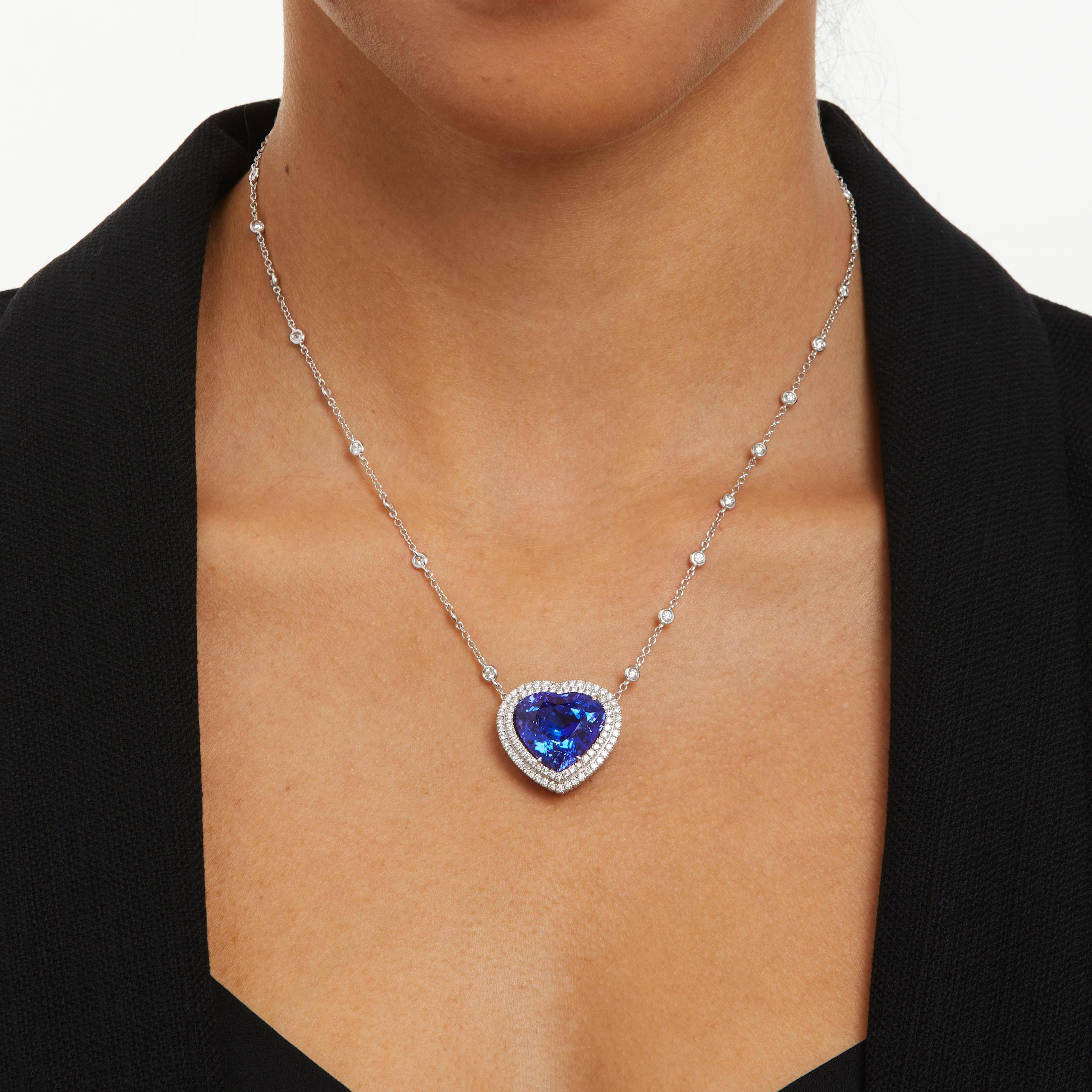 Collana con tanzanite a forma di cuore e diamanti da 17,63 carati in oro bianco 18 carati con certificato GIA In condizioni buone in vendita a Sherman Oaks, CA
