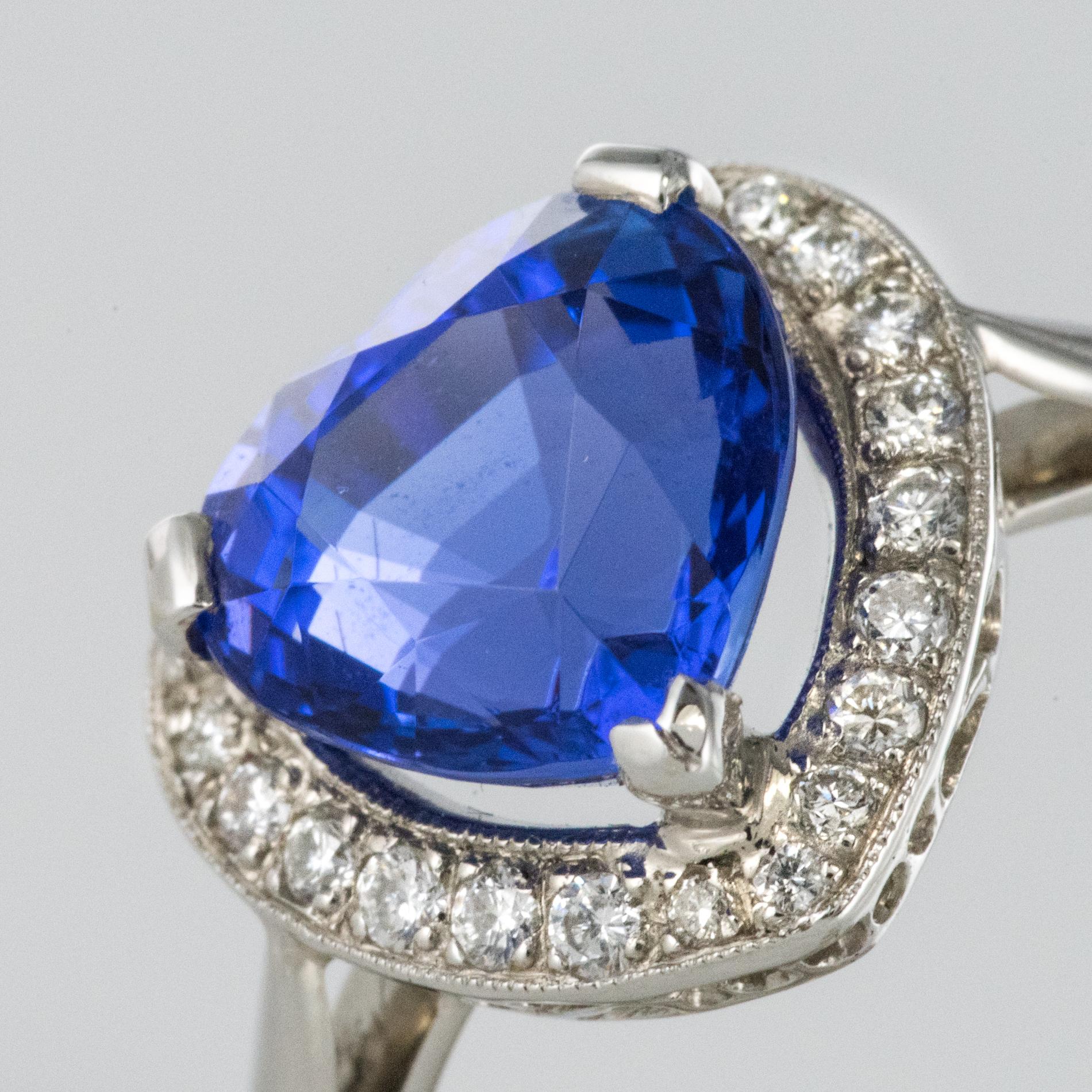 Heart Shaped Tanzanite Diamond Gold Ring In New Condition For Sale In Poitiers, FR