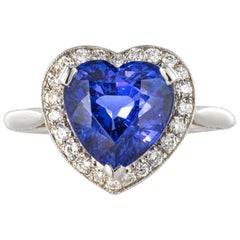 Anello in oro con tanzanite e diamanti a forma di cuore
