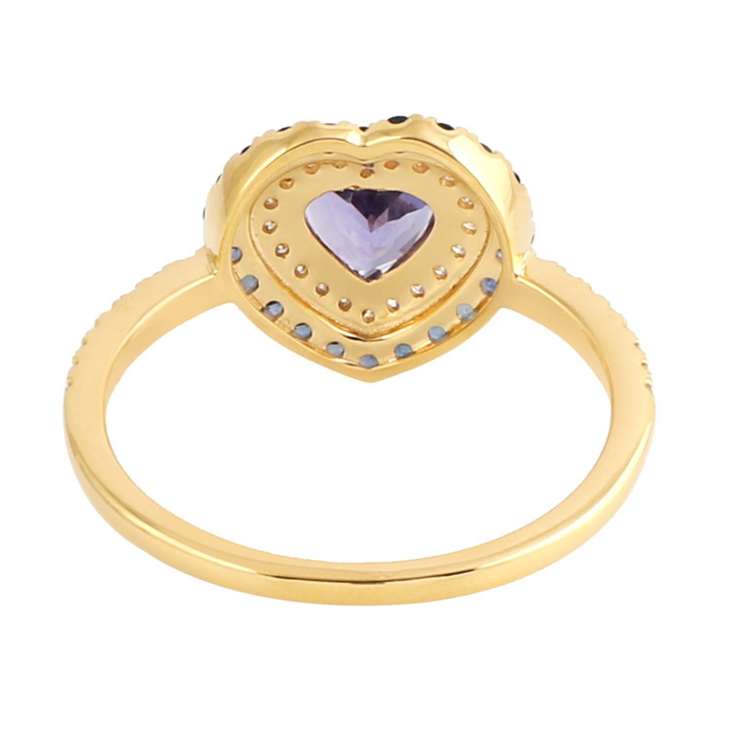Contemporain Bague Tanzanite en forme de coeur avec saphir et diamants en or jaune 18k en vente
