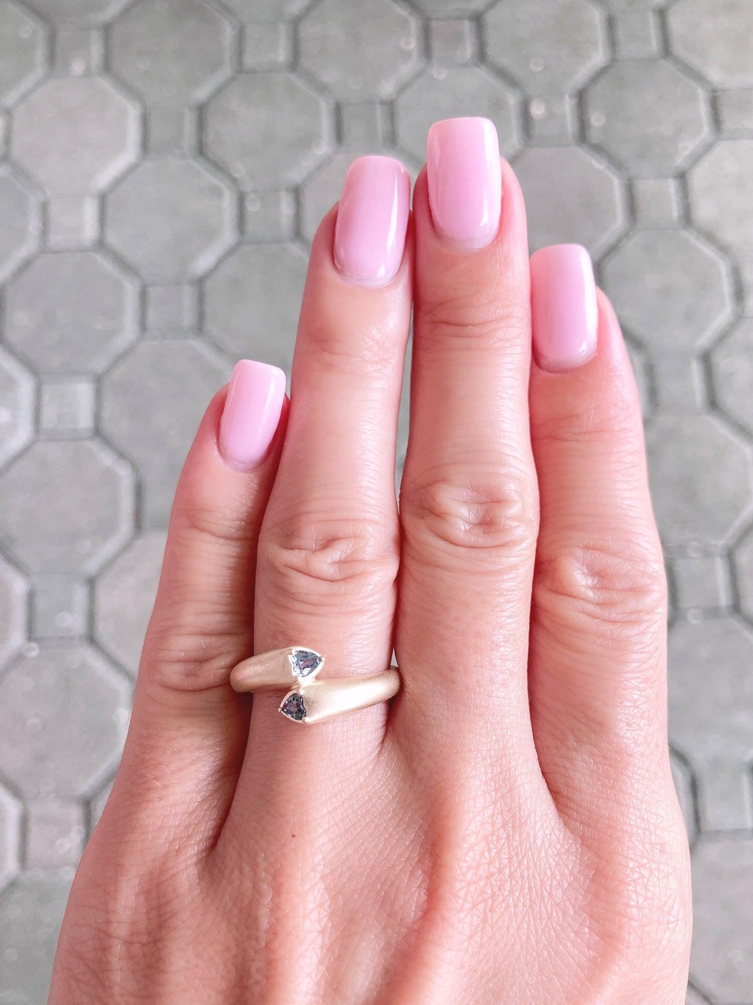 Herzförmiger Teal Saphir 14K Gold Puffy Kuppelring R6426 1