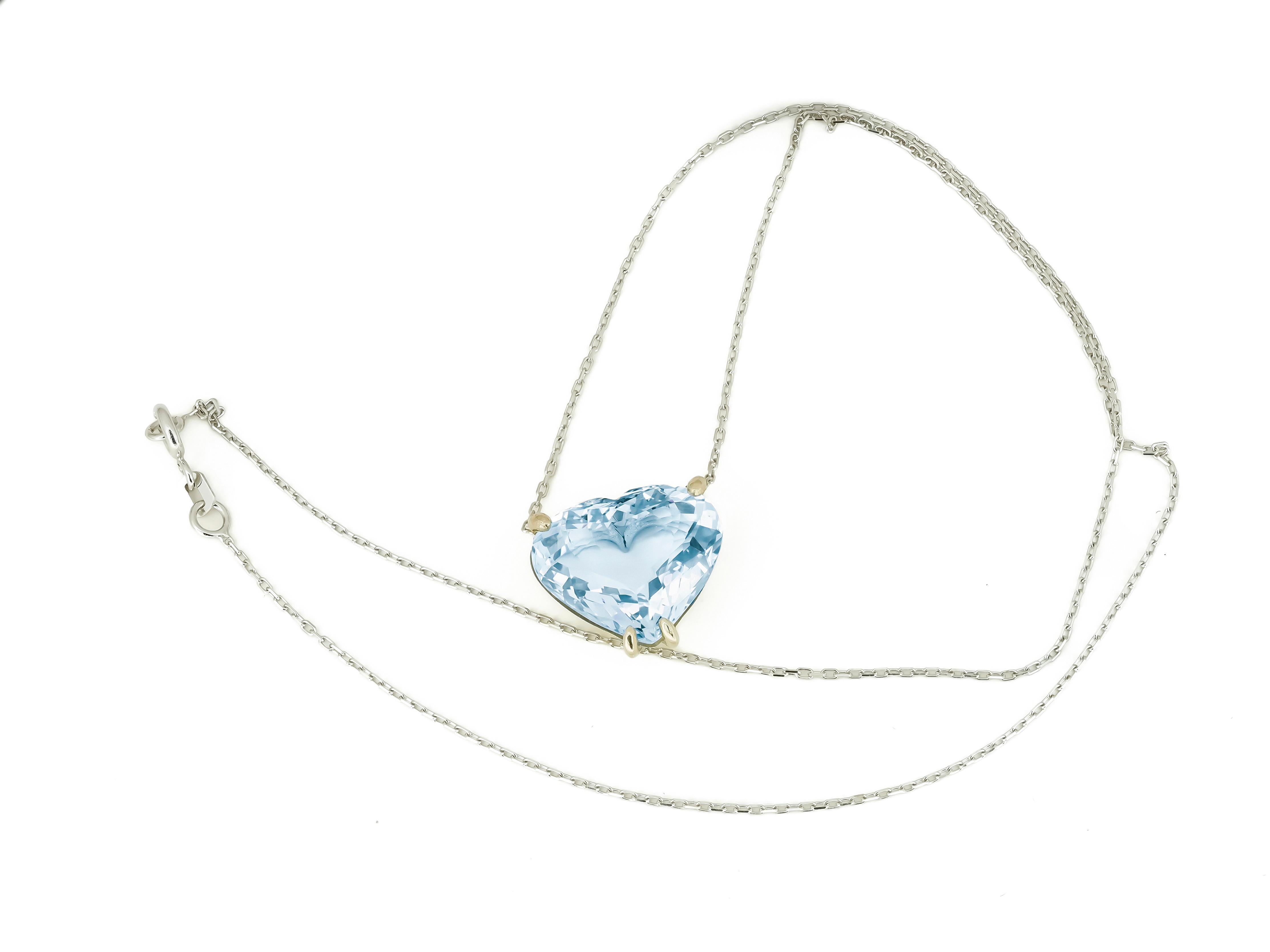Modern Heart shaped topaz pendant necklace in 14k gold.  For Sale