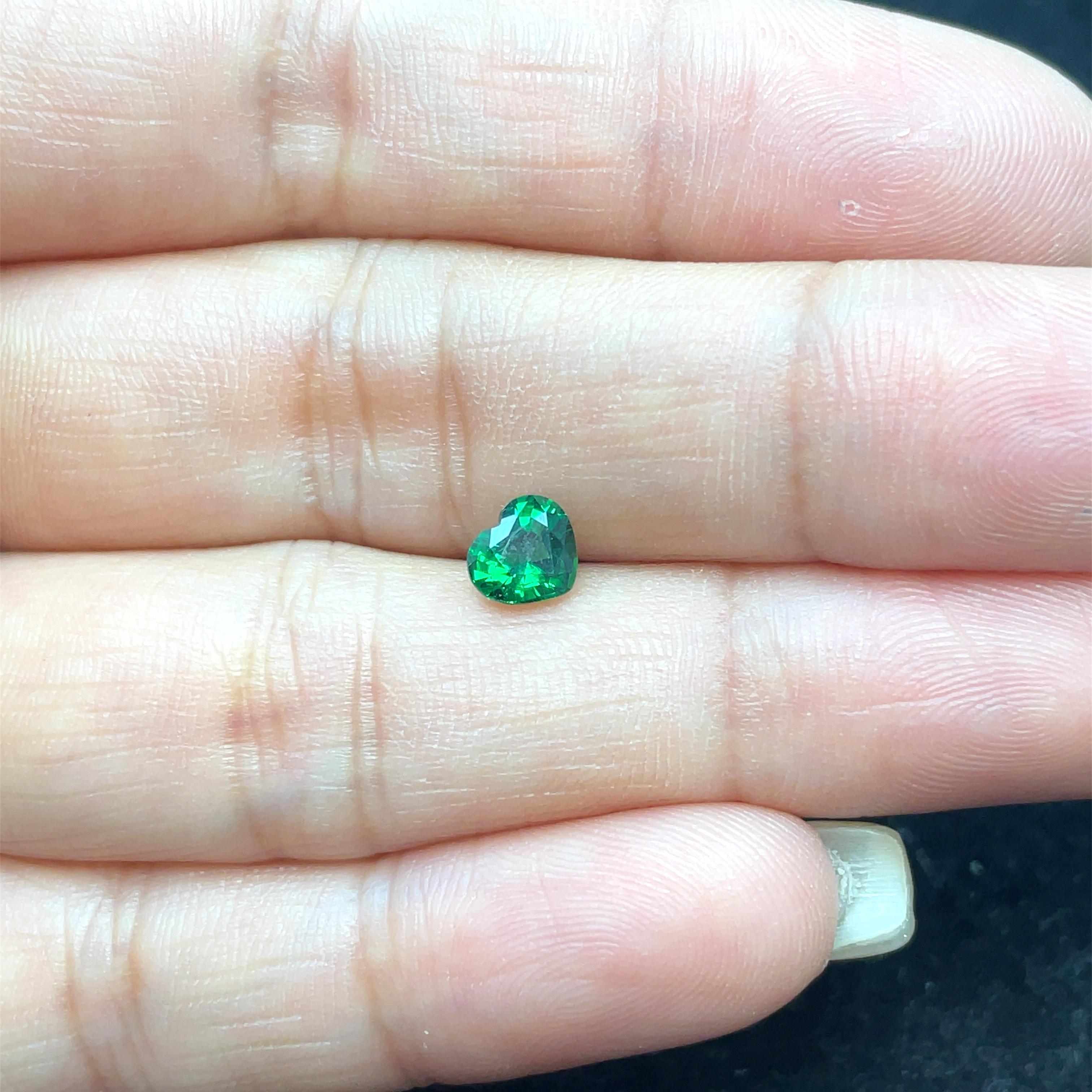 Heart-Shaped Tsavorite Cts 0.77 In New Condition For Sale In Hong Kong, HK