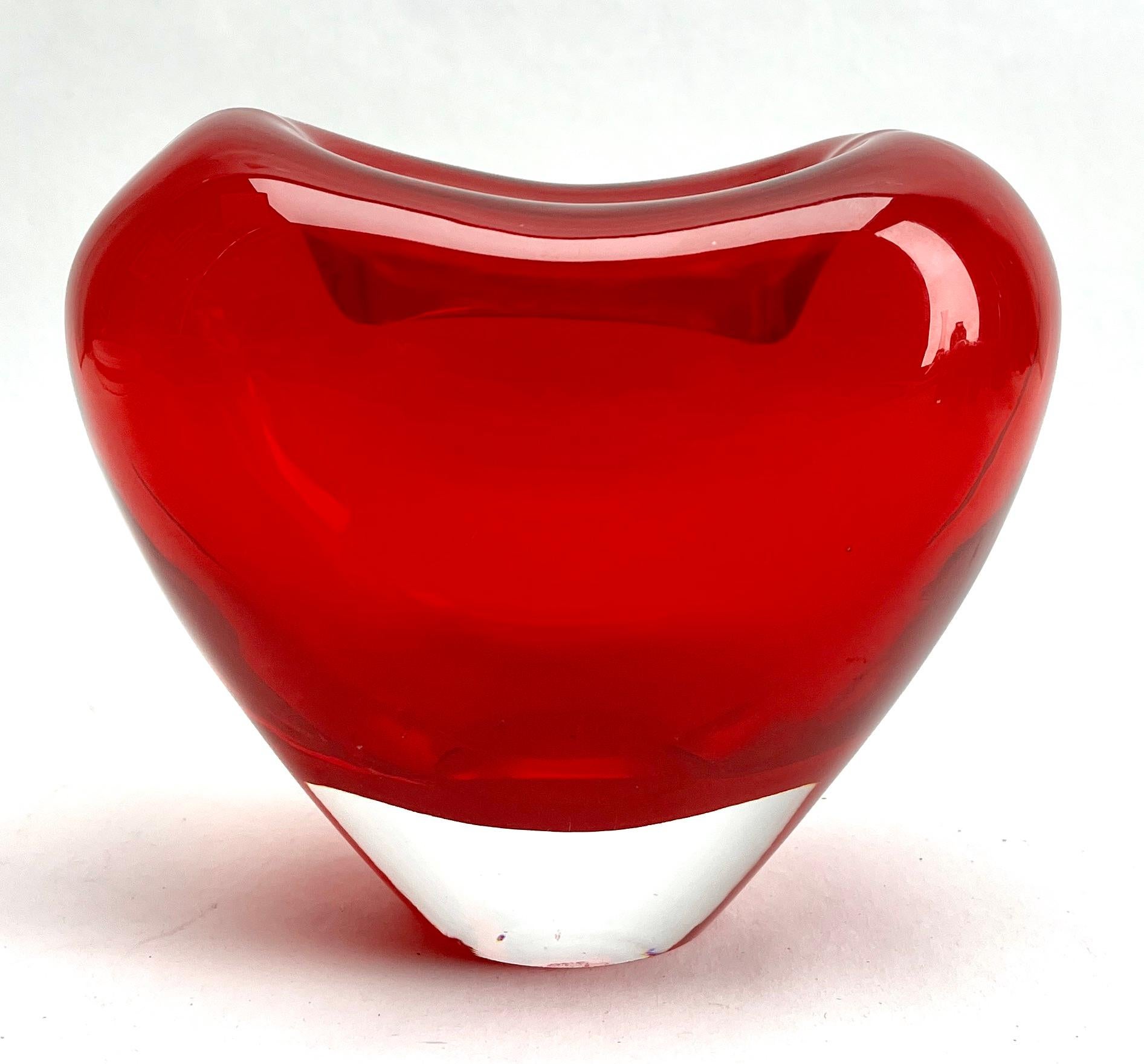 Late 20th Century Heart-shaped vase. Salviati collection, designed by Maria Christina Hamel. 