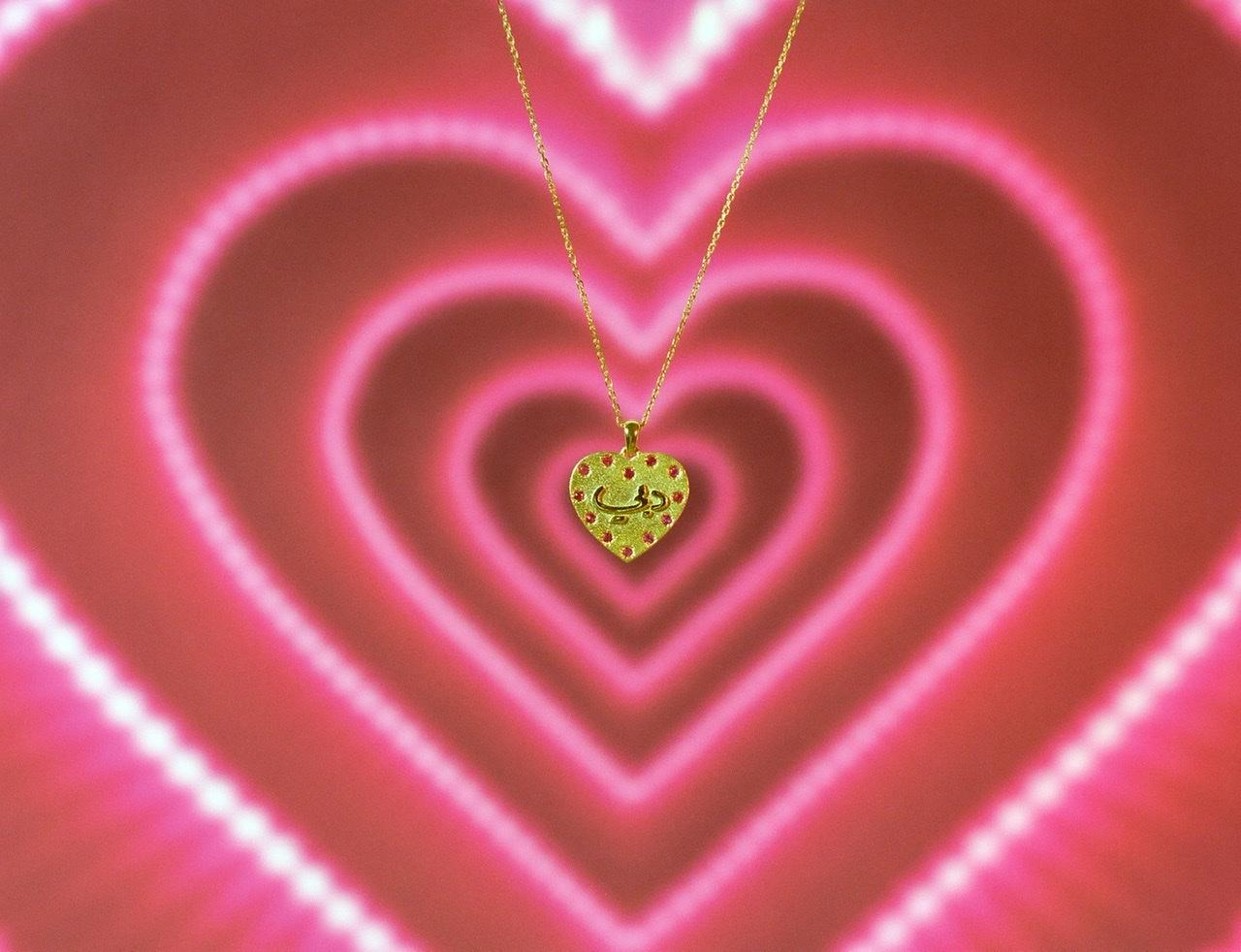 Artist Heart shaped Yellow 18k Gold  adjustable chain Necklace.   For Sale