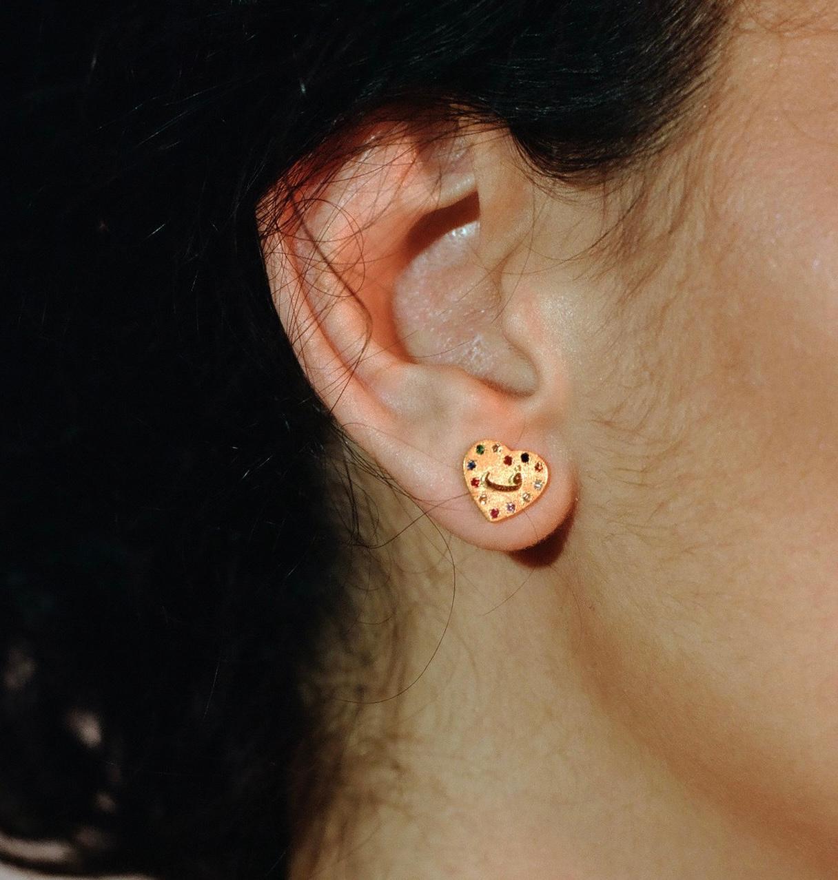 Brilliant Cut Heart  shaped yellow 18k Gold Earrings For Sale