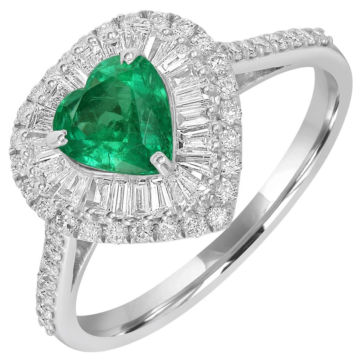 Anello a forma di cuore con smeraldo dello Zambia e diamanti in oro 18 carati in vendita