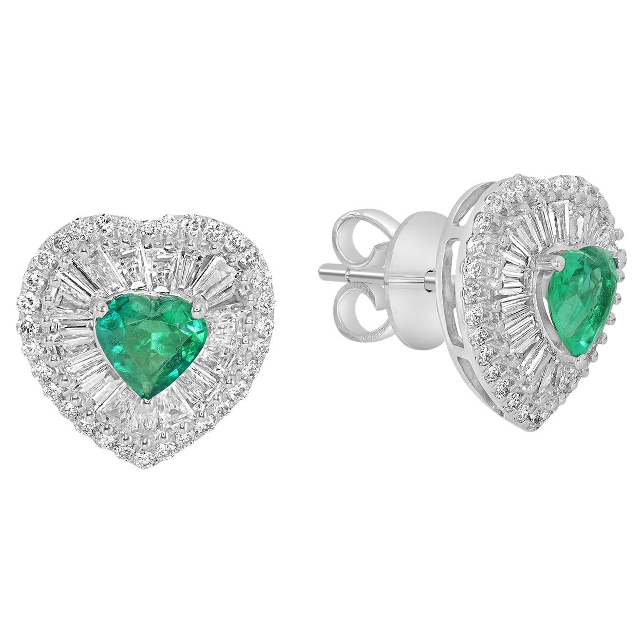 Boucles d'oreilles minimales en forme de coeur en or 18k avec émeraude zambienne et diamants en vente