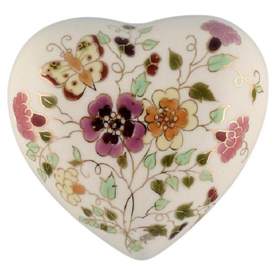 Heart-Shaped Zsolnay Lidded Box in Cream-Colored Porcelain with Flowers For Sale