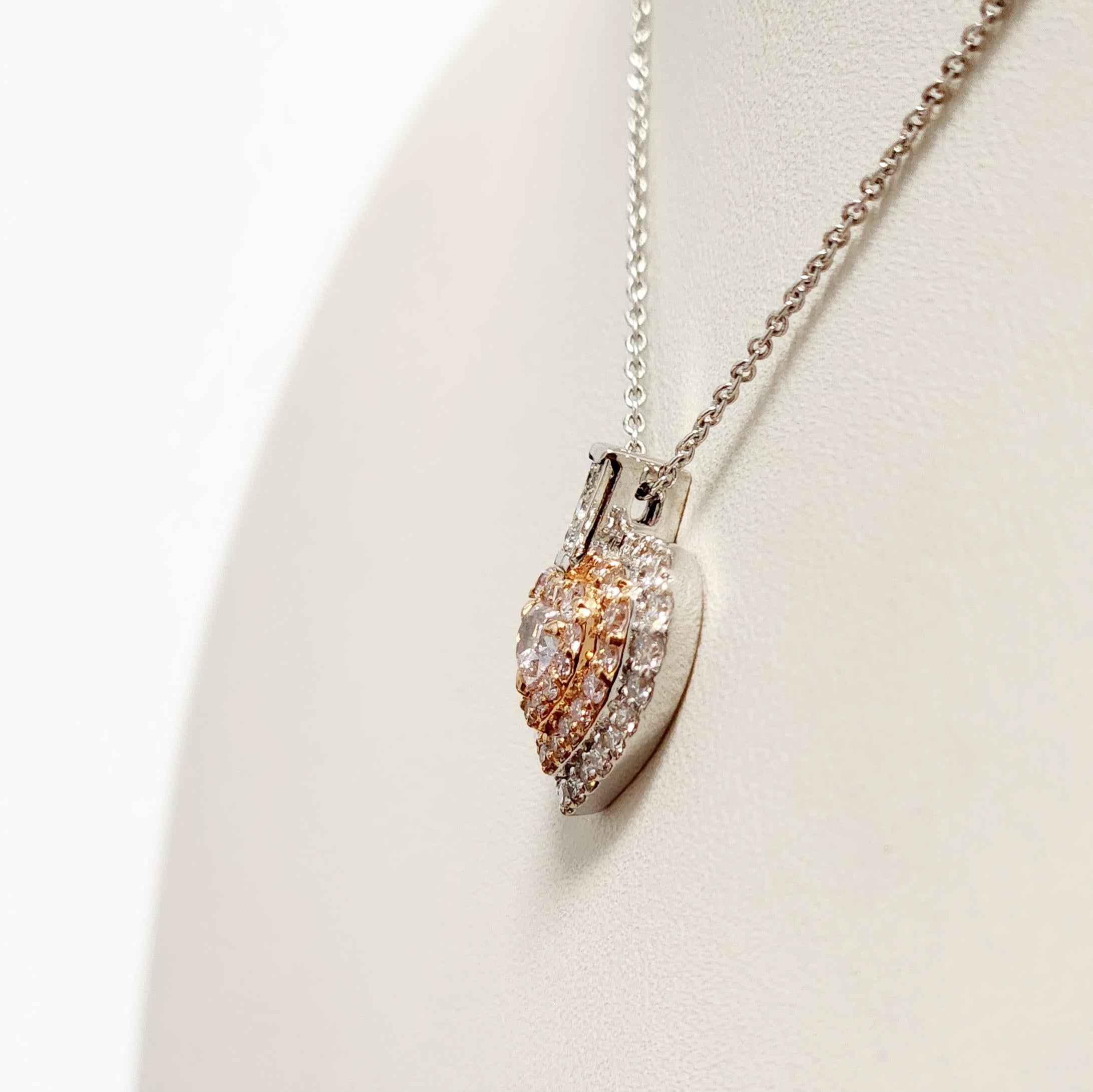 Collier de diamants roses en forme de coeur Neuf - En vente à New York, NY