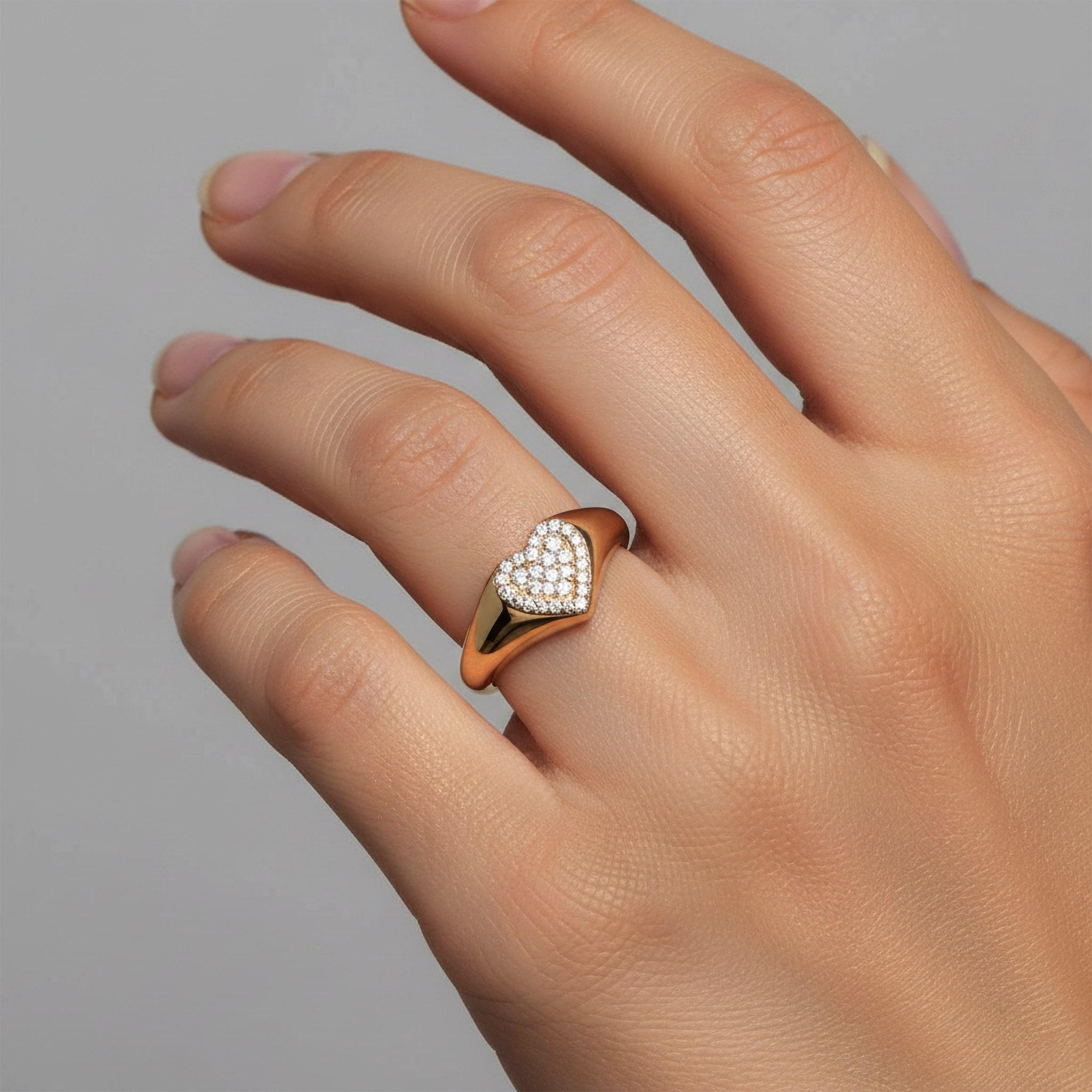 in vendita:  Anello Cuore Signet in oro giallo 14K (o 18k su richiesta) con diamanti 2
