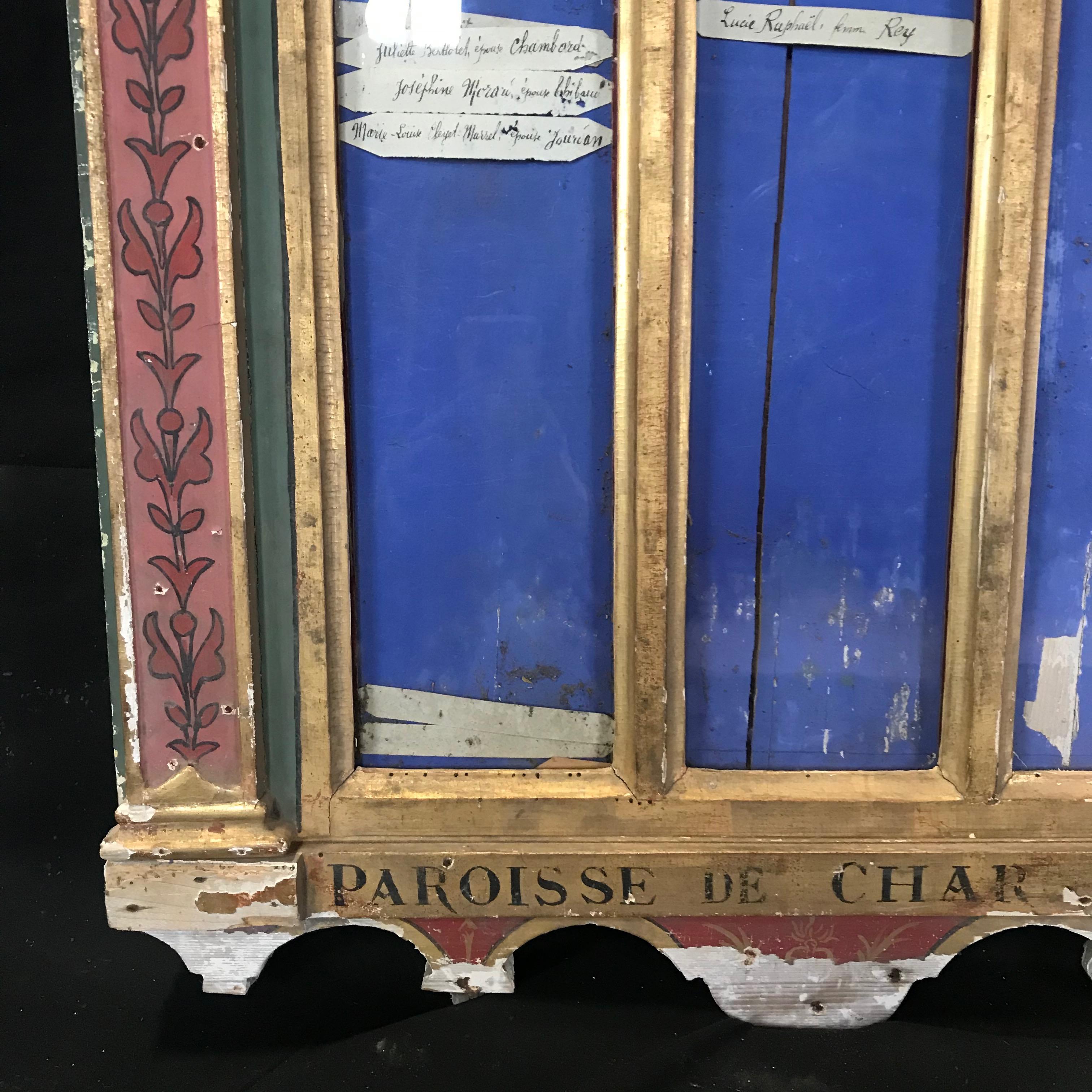 Arte da parete gotica in legno dorato e bassorilievo che spezza il cuore Oggetto ritrovato 1