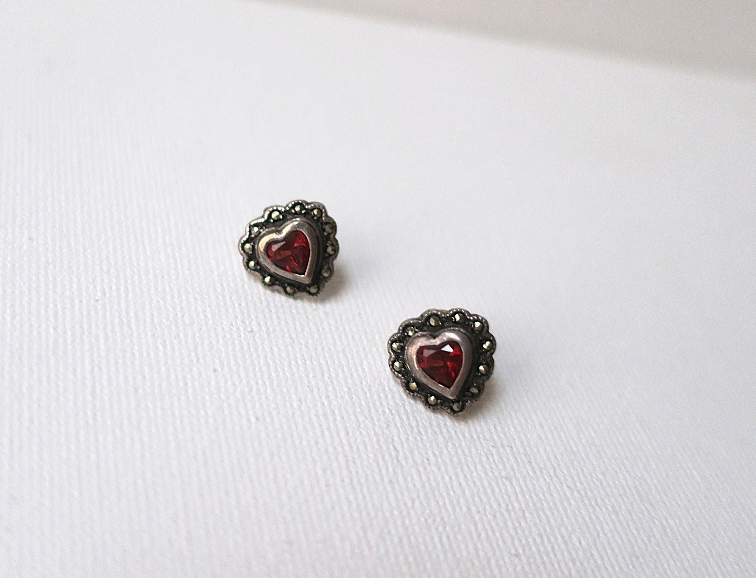 Heart Stud Earrings In Excellent Condition For Sale In New York, NY