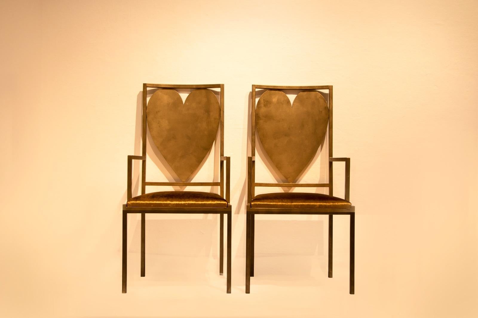 Sedia Heart Throne di Giulia Maria Ligresti
Dimensioni: D 40,5 x L 41 x H 101,5 cm.
Materiali: Ferro, imbottitura.

Impregnata di fascino vintage e artistico, questa poltrona è tutt'altro che ordinaria. Fa parte della Collezione Imperfect Love che,