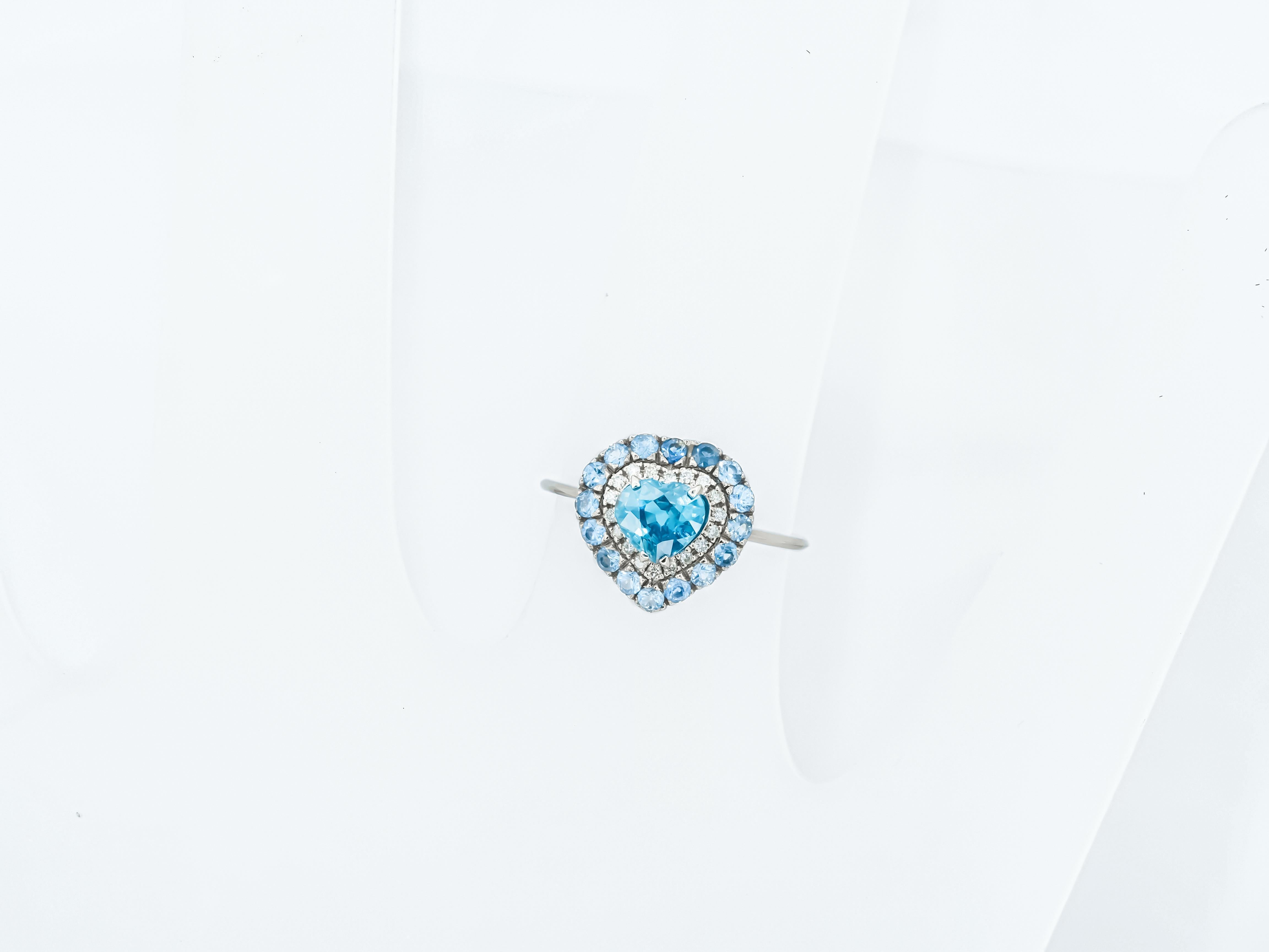 En venta: Heart Topaz and diamonds 14k gold ring  4