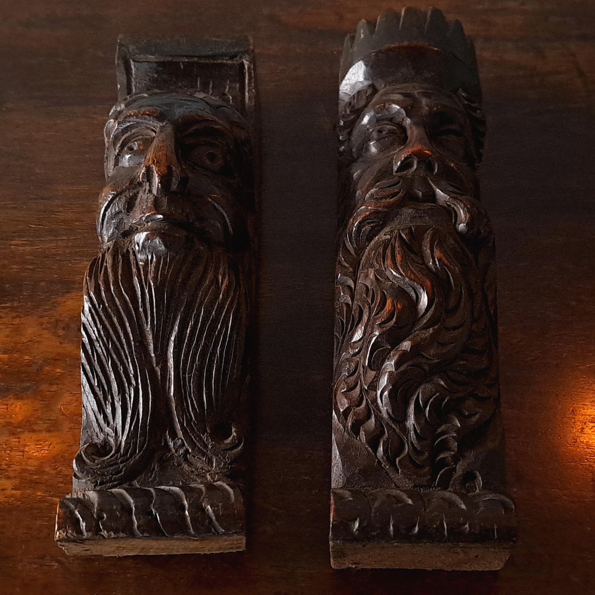 Heart-warming 17th Century Carved Oak Face Corbels c. 1670 In Good Condition For Sale In Heathfield, GB