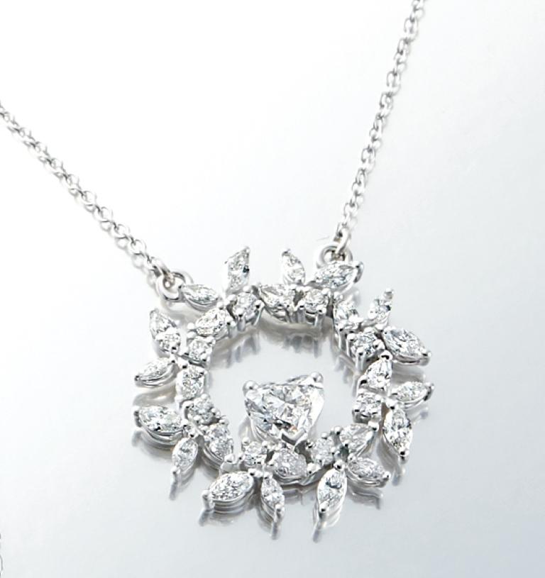 Women's or Men's Heart Wreath Diamond Pendant Necklace For Sale