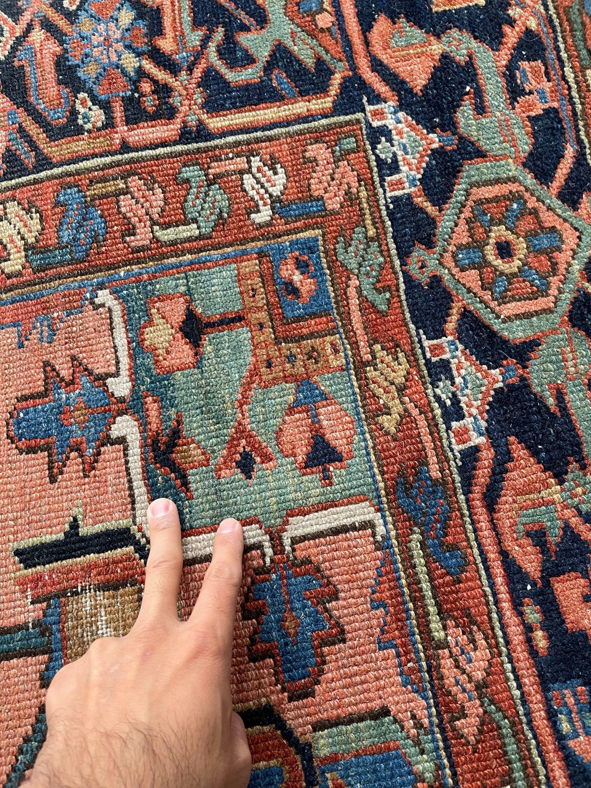 Heart-wrenchingly schöner zweifarbiger antiker Teppich, ca. 1920er Jahre im Angebot 5