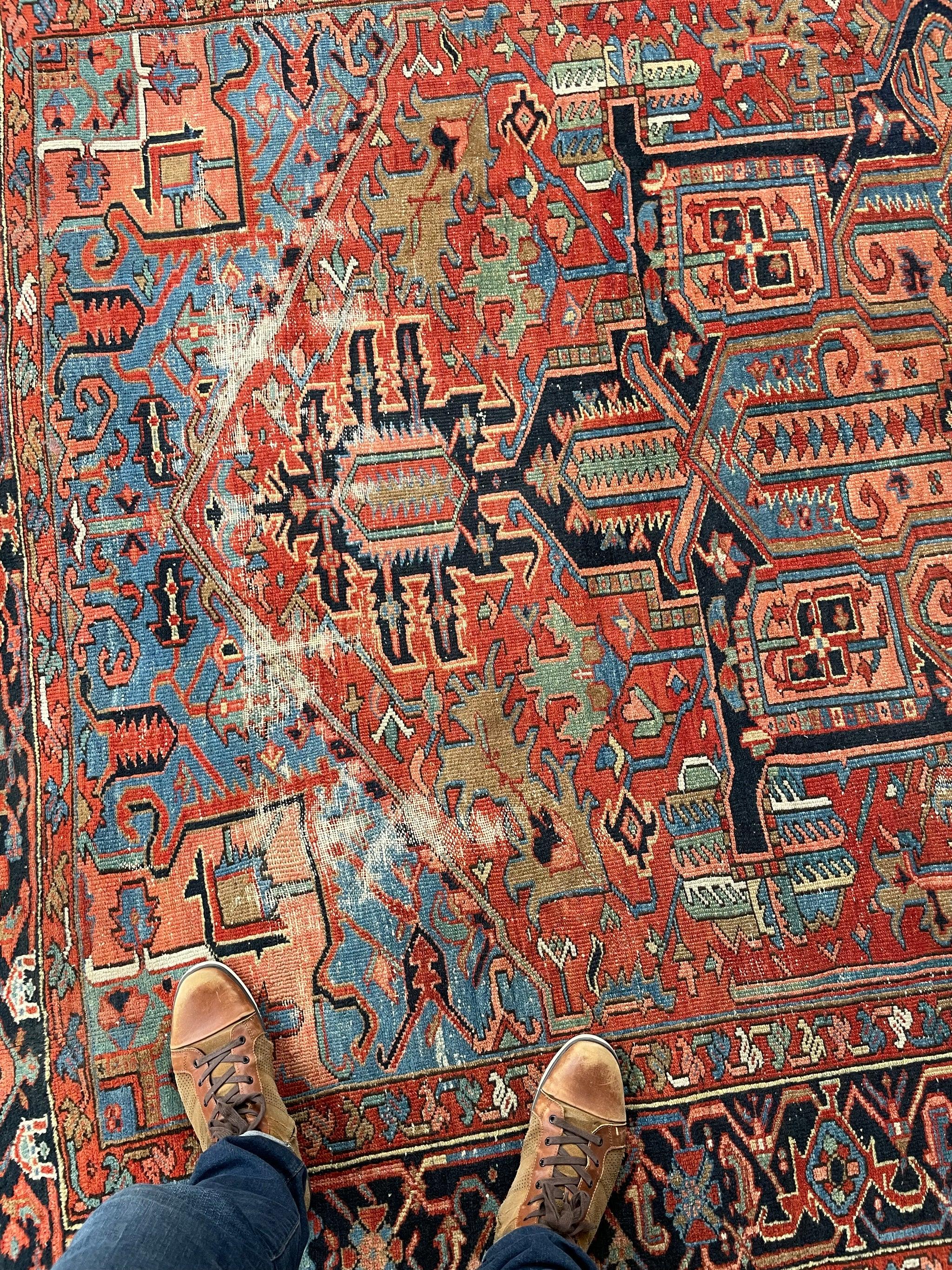 Heart-wrenchingly schöner zweifarbiger antiker Teppich, ca. 1920er Jahre im Angebot 7