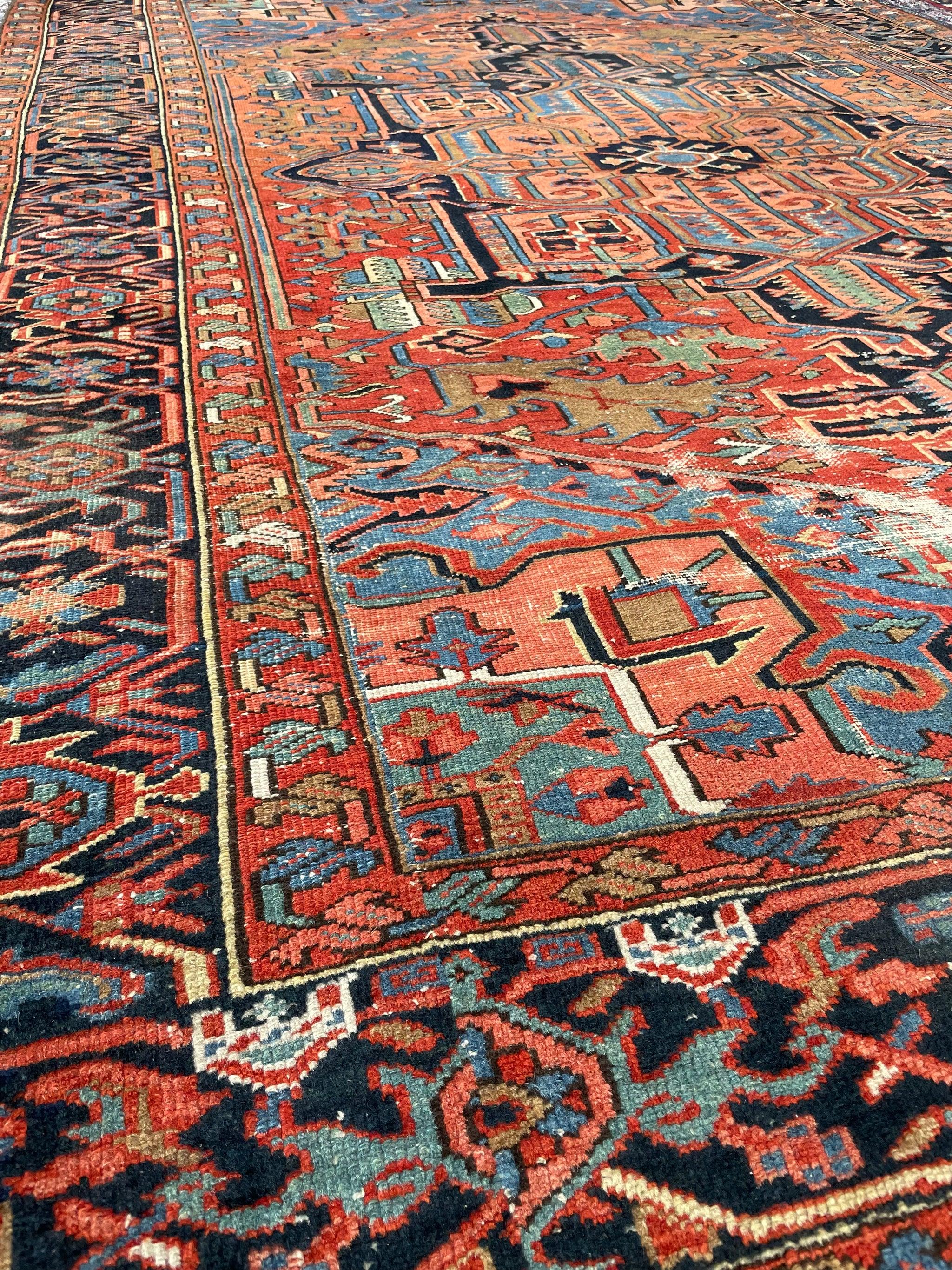 Heart-wrenchingly schöner zweifarbiger antiker Teppich, ca. 1920er Jahre im Angebot 9