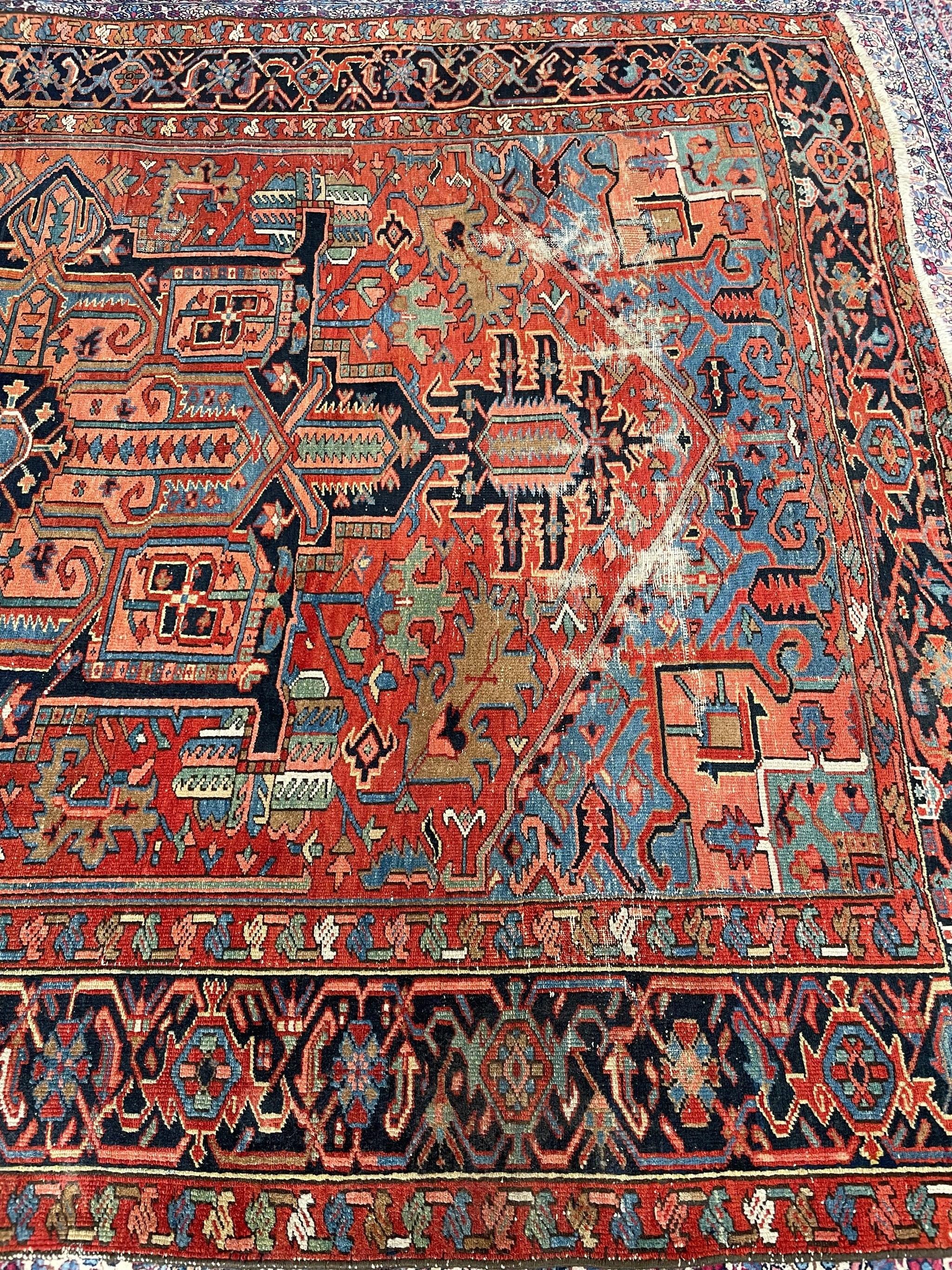 Heart-wrenchingly schöner zweifarbiger antiker Teppich, ca. 1920er Jahre im Angebot 12