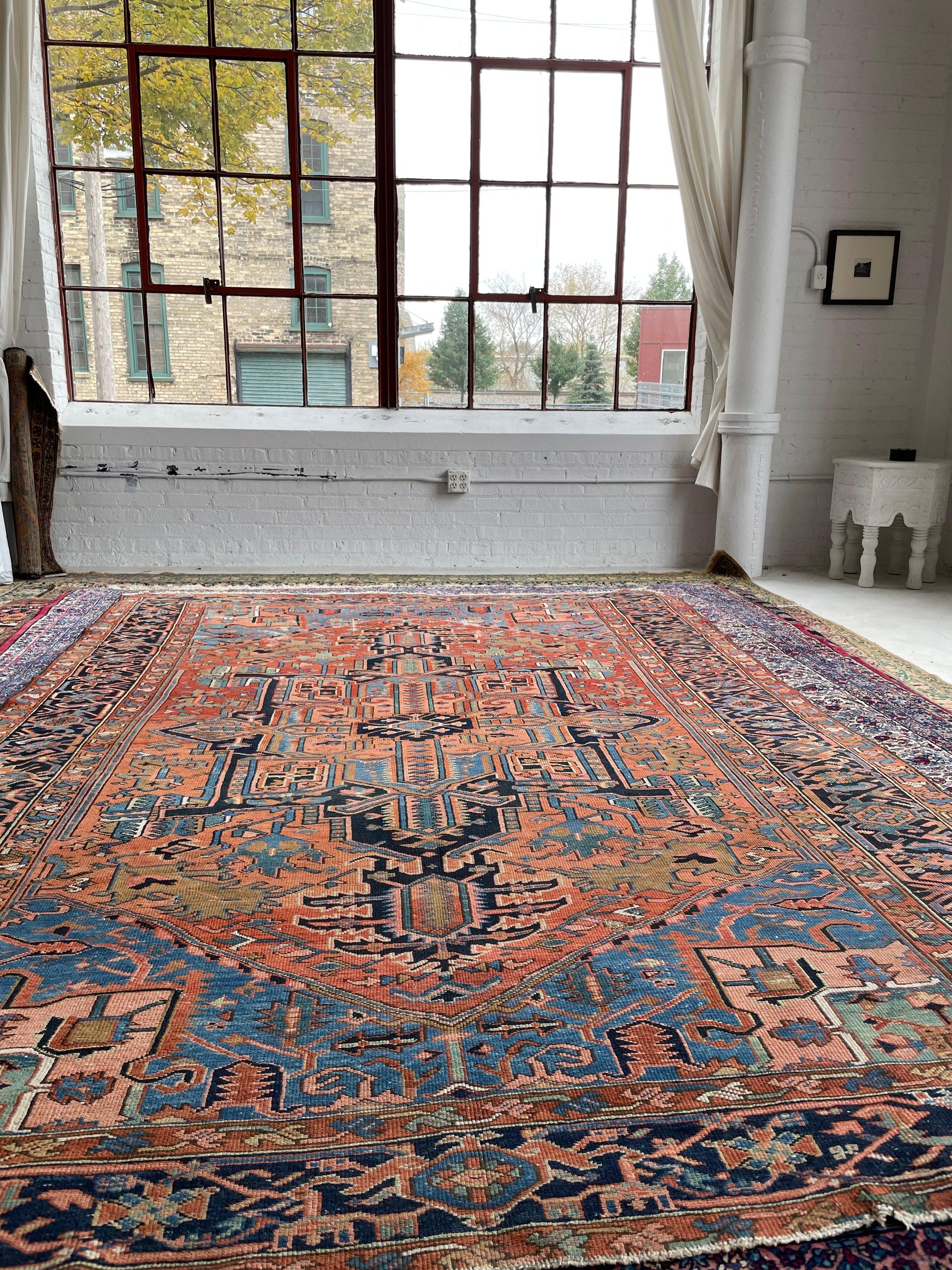 Heart-wrenchingly schöner zweifarbiger antiker Teppich, ca. 1920er Jahre im Angebot 15