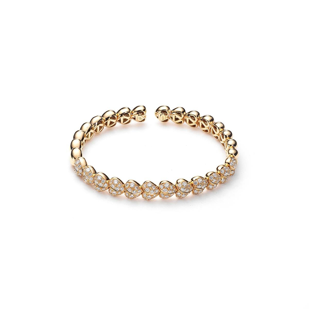 Hearts bangle in 18kt yellow gold set with 132 diamonds 1.89 cts