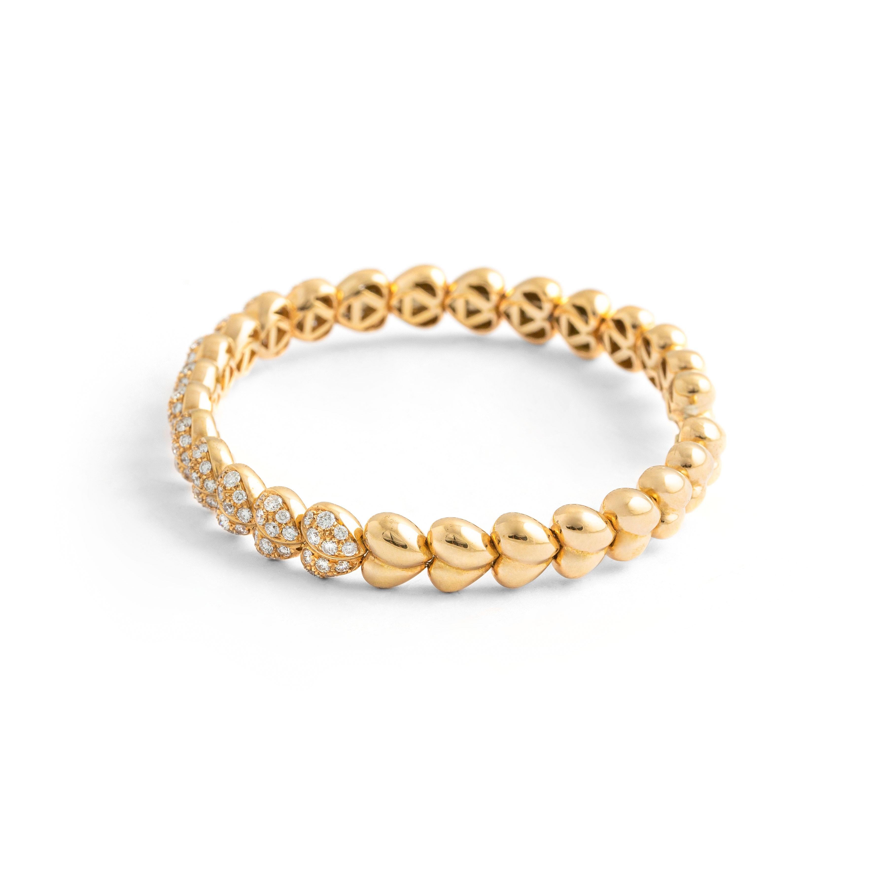 Heart Yellow Gold Diamond Bangle In New Condition For Sale In Geneva, CH