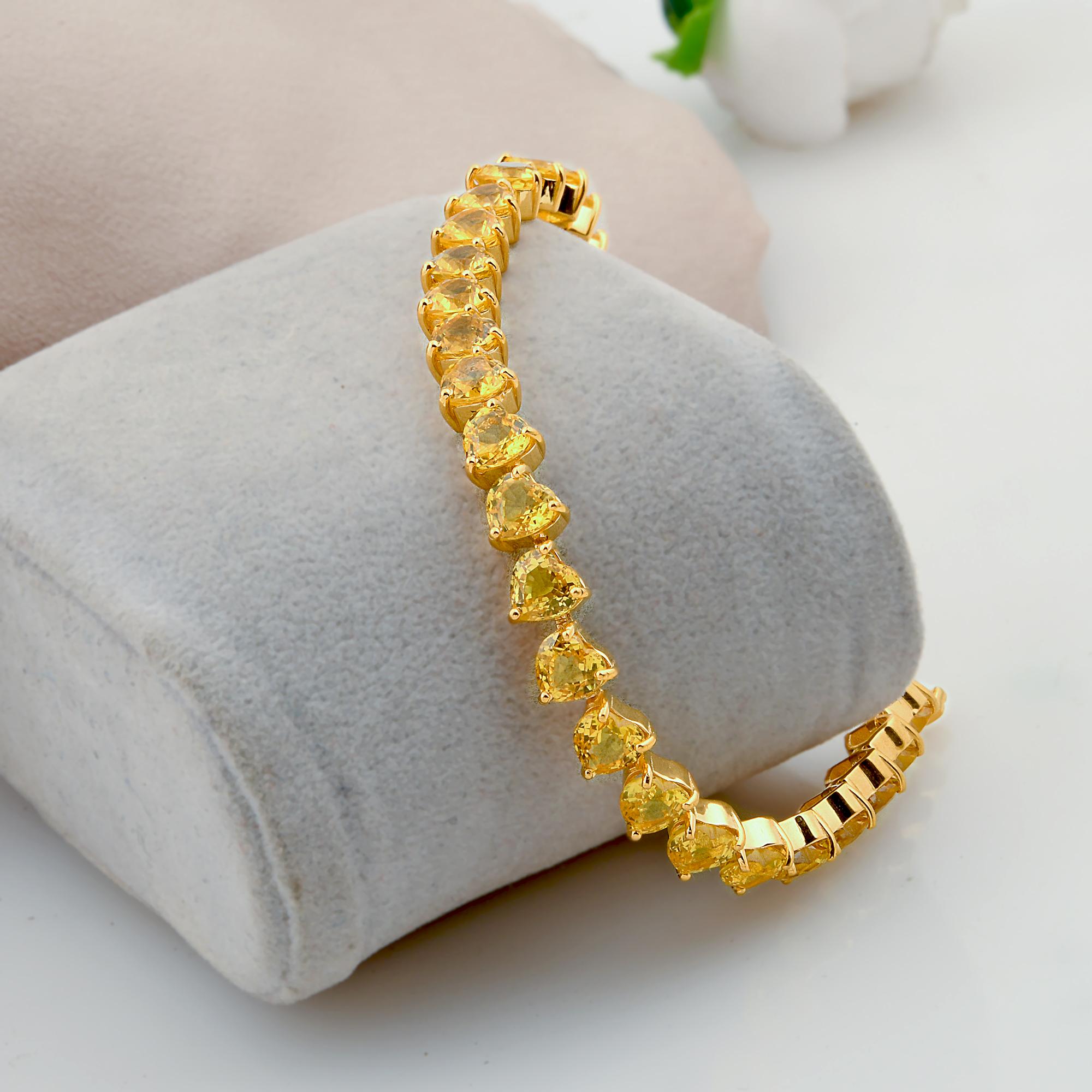 Moderne Bracelet de pierres précieuses en forme de cœur en saphir jaune et or jaune 14 carats, fait à la main en vente