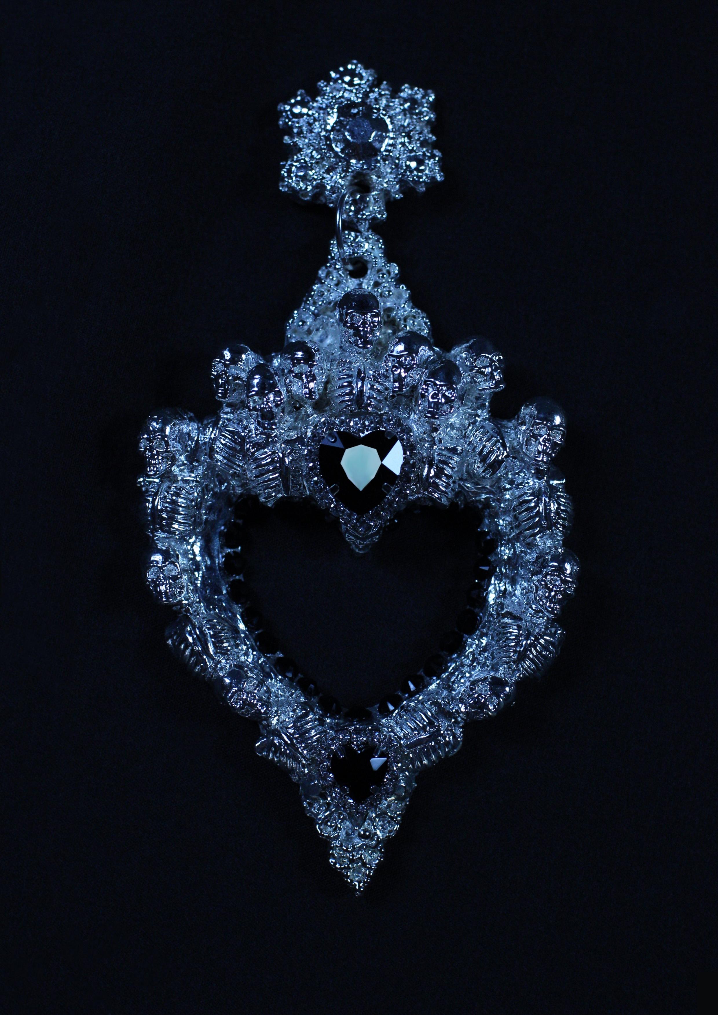 Heartbreaker Earrings: Hand-sculpted Luxury in 24K Gold, Gothic Statement In New Condition For Sale In Fleet, GB