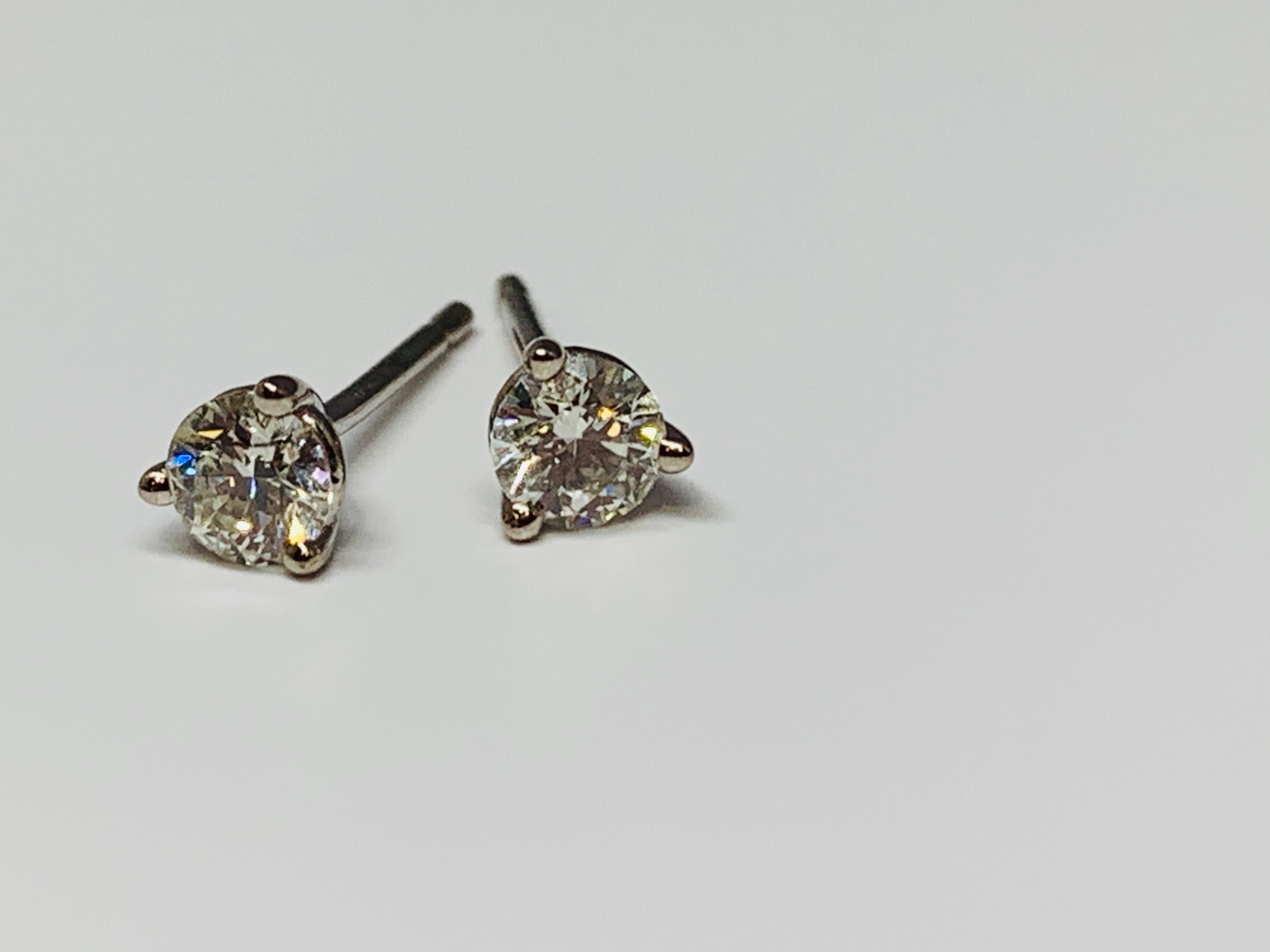 Hearts on Fire 0.47 Carat Total Weight Round Diamond Stud Earrings In New Condition For Sale In Gainesville , FL