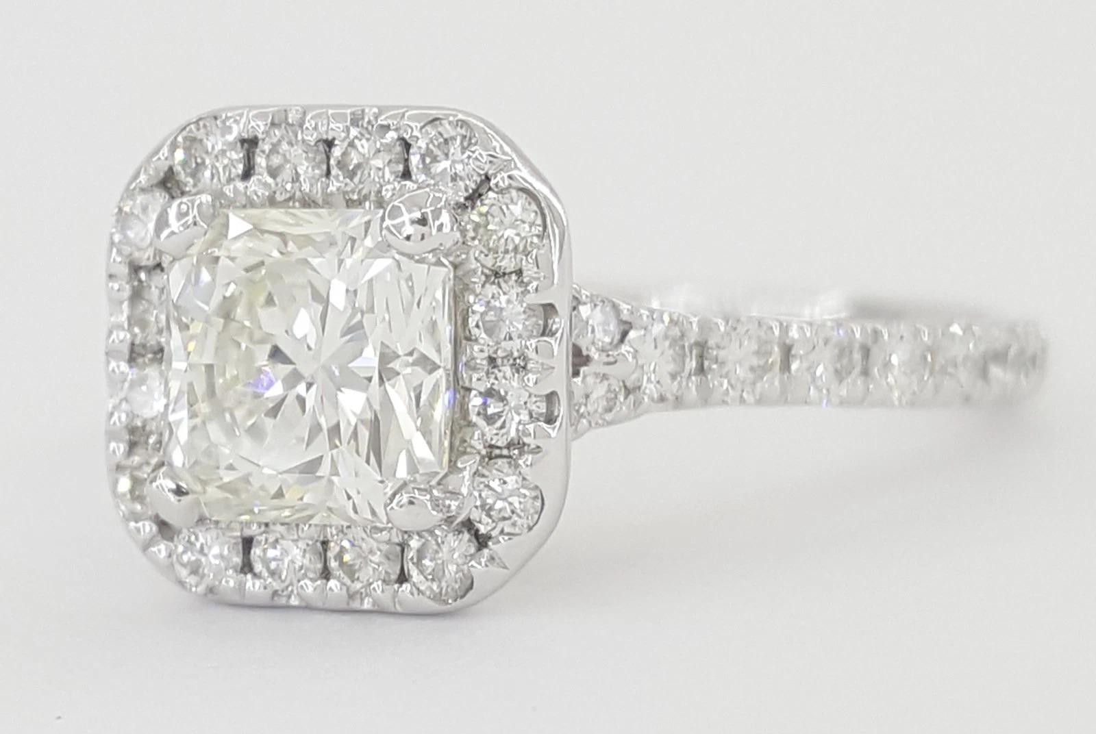 Hearts On Fire 1,48 Karat Transcend Dream Ideal Cut Diamant Verlobungsring (Radiantschliff) im Angebot