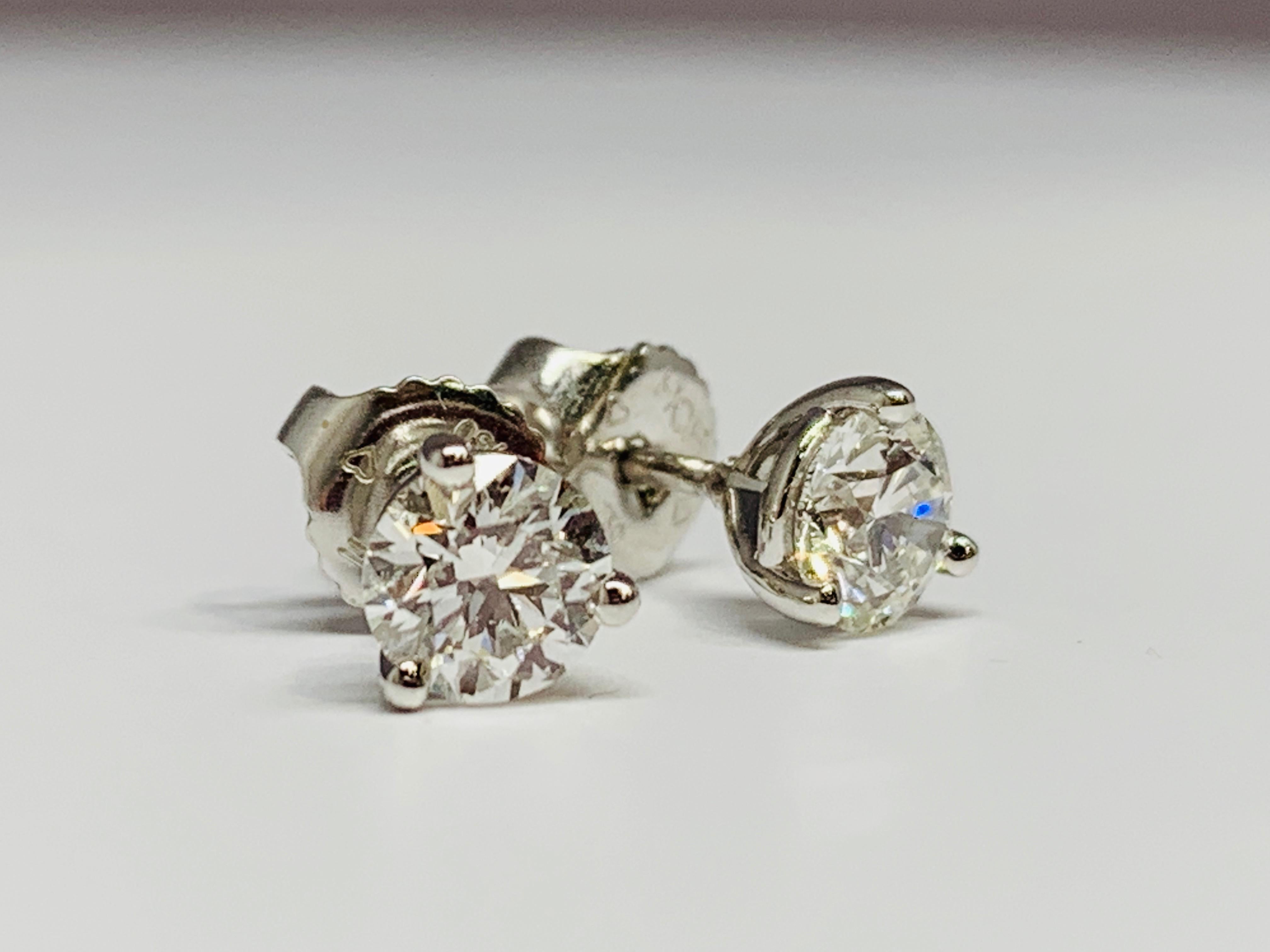 Hearts on Fire 18 Karat White Gold 1.02 Carat Total Weight Diamond Stud Earrings In New Condition For Sale In Gainesville , FL