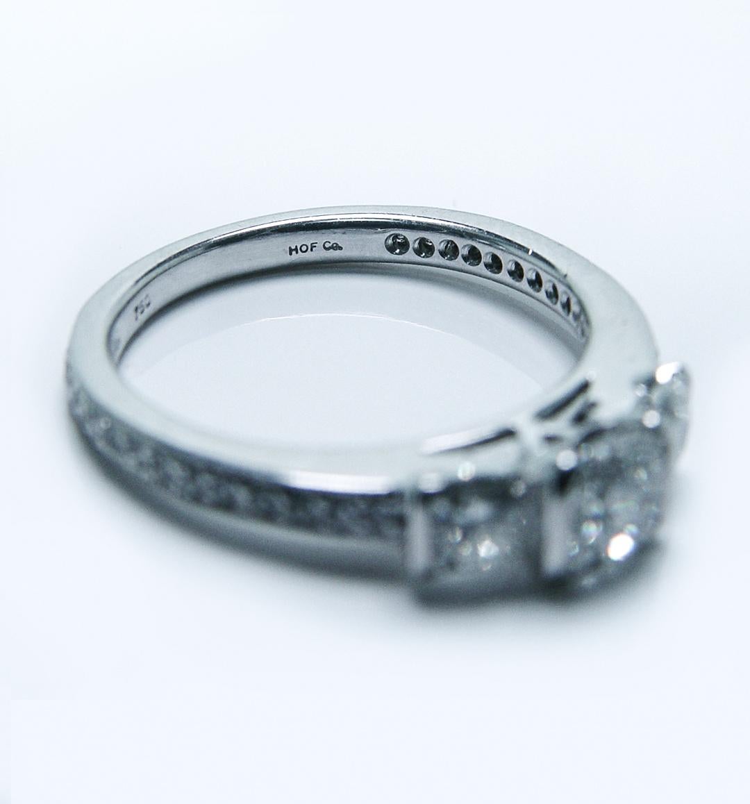 Hearts on Fire, bague de fiançailles à 3 pierres en or blanc 18 carats avec diamant taille rêve en vente 4