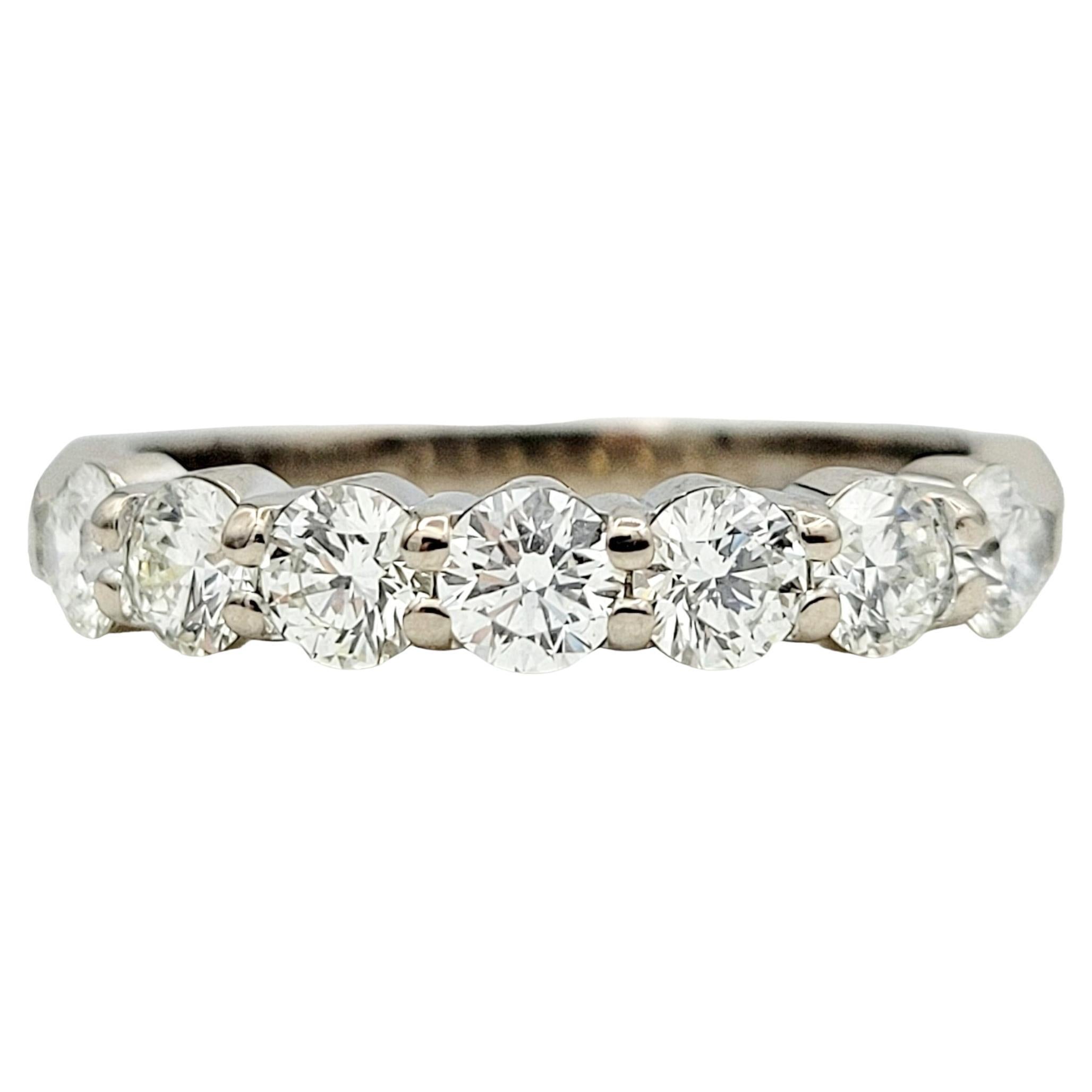 Herze auf Feuer 7 Stein Diamant Halb-Eternity-Ring aus 18 Karat Weißgold 